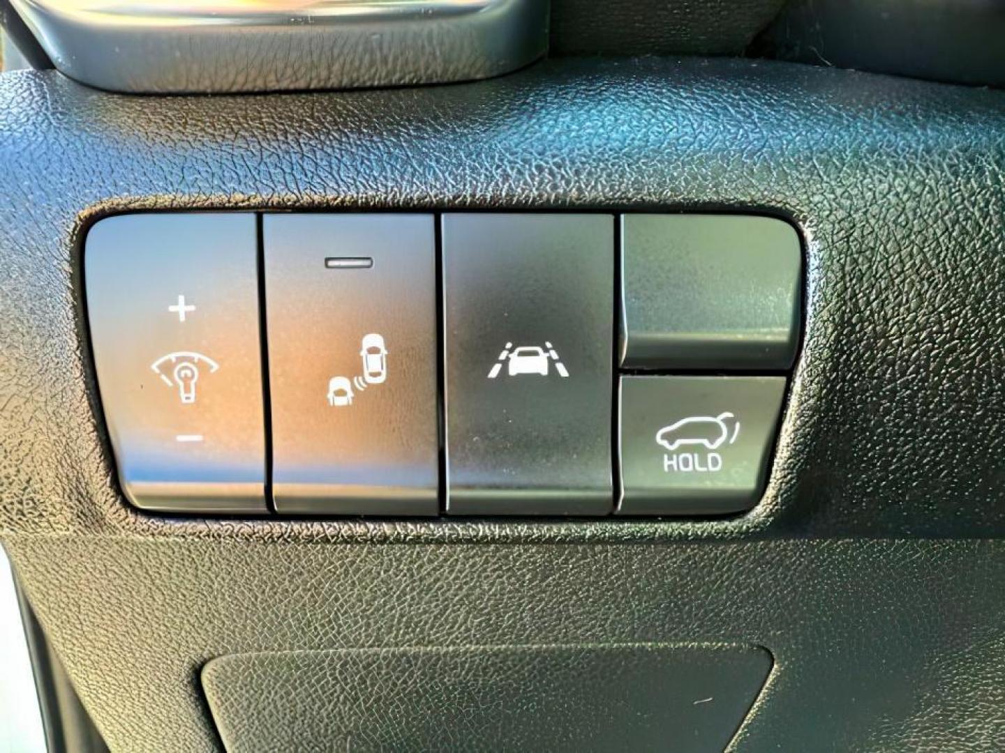 2022 Snow White Pearl /Black Kia Sportage SX Turbo (KNDPRCA64N7) with an 2L I-4 gasoline direct injection engine, AUTOMATIC transmission, located at 1235 N Woodruff Ave., Idaho Falls, 83401, (208) 523-1053, 43.507172, -112.000488 - At Timberline Auto, finding a great deal on your next vehicle is always easy! Our experienced sales staff's goal is to help find you the right vehicle at the right price! Our knowledgeable finance department has options for almost any credit score. We offer extended service contract options to prote - Photo#18