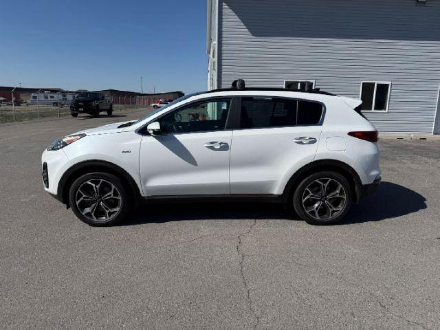 2022 Snow White Pearl /Black Kia Sportage SX Turbo (KNDPRCA64N7) with an 2L I-4 gasoline direct injection engine, AUTOMATIC transmission, located at 1235 N Woodruff Ave., Idaho Falls, 83401, (208) 523-1053, 43.507172, -112.000488 - At Timberline Auto, finding a great deal on your next vehicle is always easy! Our experienced sales staff's goal is to help find you the right vehicle at the right price! Our knowledgeable finance department has options for almost any credit score. We offer extended service contract options to prote - Photo#1