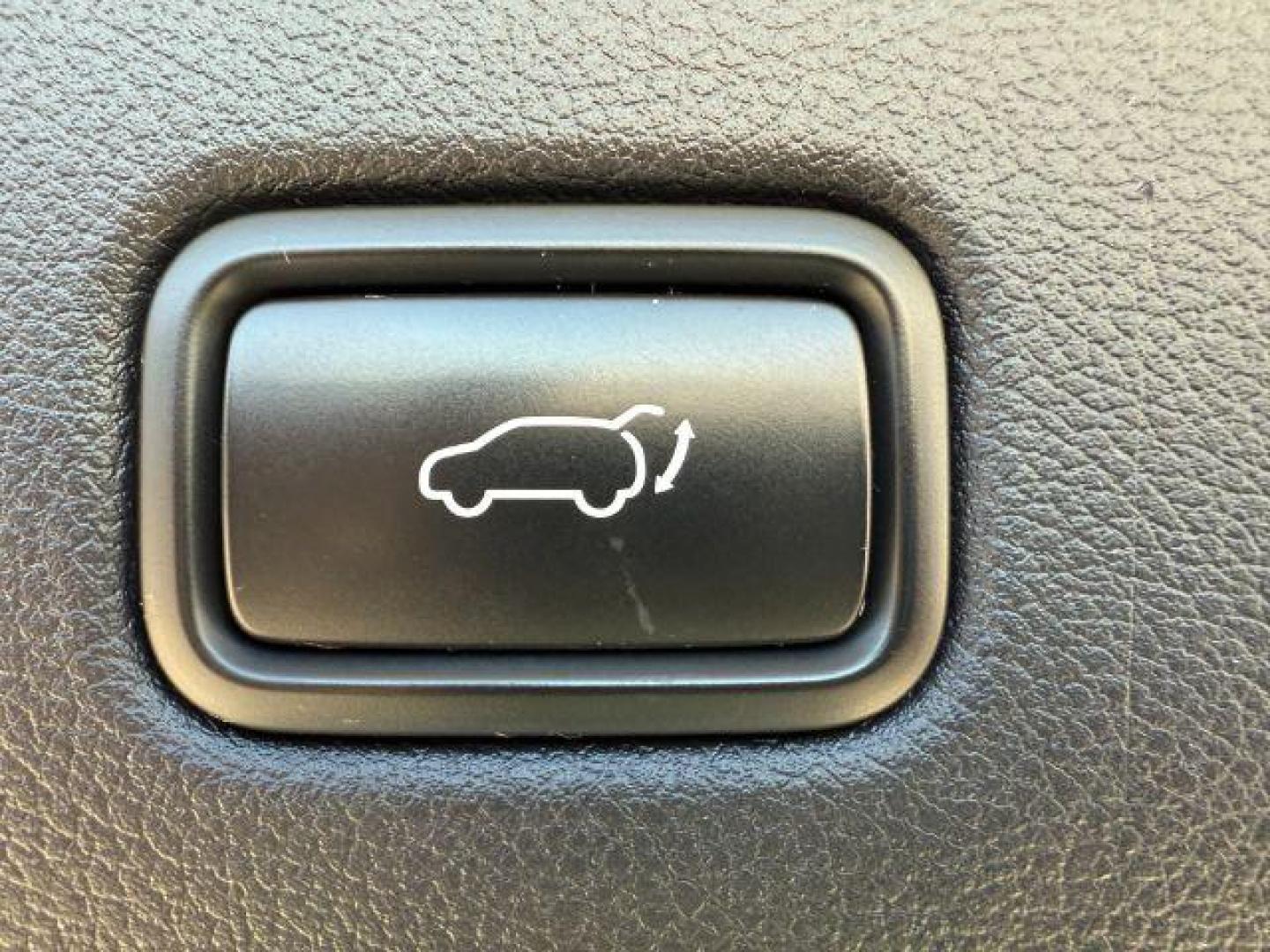 2022 Snow White Pearl /Black Kia Sportage SX Turbo (KNDPRCA64N7) with an 2L I-4 gasoline direct injection engine, AUTOMATIC transmission, located at 1235 N Woodruff Ave., Idaho Falls, 83401, (208) 523-1053, 43.507172, -112.000488 - At Timberline Auto, finding a great deal on your next vehicle is always easy! Our experienced sales staff's goal is to help find you the right vehicle at the right price! Our knowledgeable finance department has options for almost any credit score. We offer extended service contract options to prote - Photo#6