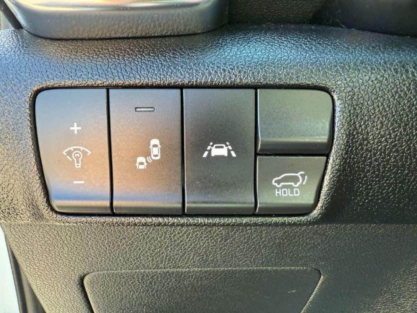 2022 Snow White Pearl /Black Kia Sportage SX Turbo (KNDPRCA64N7) with an 2L I-4 gasoline direct injection engine, AUTOMATIC transmission, located at 1235 N Woodruff Ave., Idaho Falls, 83401, (208) 523-1053, 43.507172, -112.000488 - At Timberline Auto, finding a great deal on your next vehicle is always easy! Our experienced sales staff's goal is to help find you the right vehicle at the right price! Our knowledgeable finance department has options for almost any credit score. We offer extended service contract options to prote - Photo#18