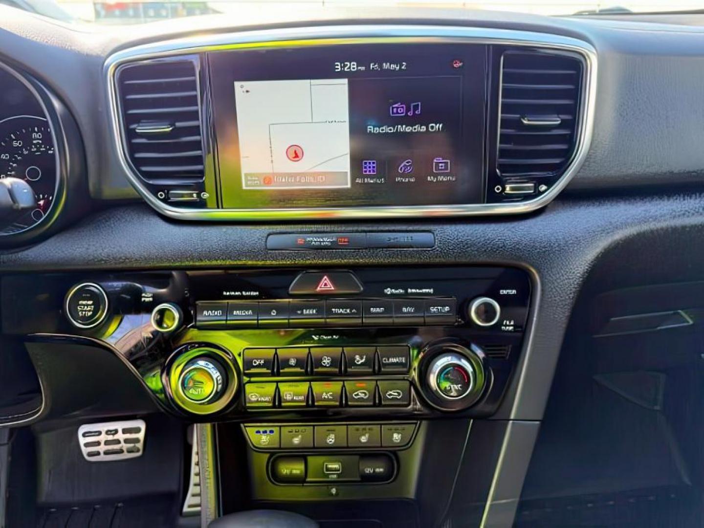 2022 Snow White Pearl /Black KIA Sportage (KNDPRCA64N7) with an 2L I-4 gasoline direct injection engine, Automatic transmission, located at 1175 N Woodruff Ave, Idaho Falls, ID, 83401, 43.506901, -111.999657 - At Timberline Auto, finding a great deal on your next vehicle is always easy! Our experienced sales staff's goal is to help find you the right vehicle at the right price! Our knowledgeable finance department has options for almost any credit score. We offer extended service contract options to prote - Photo#15