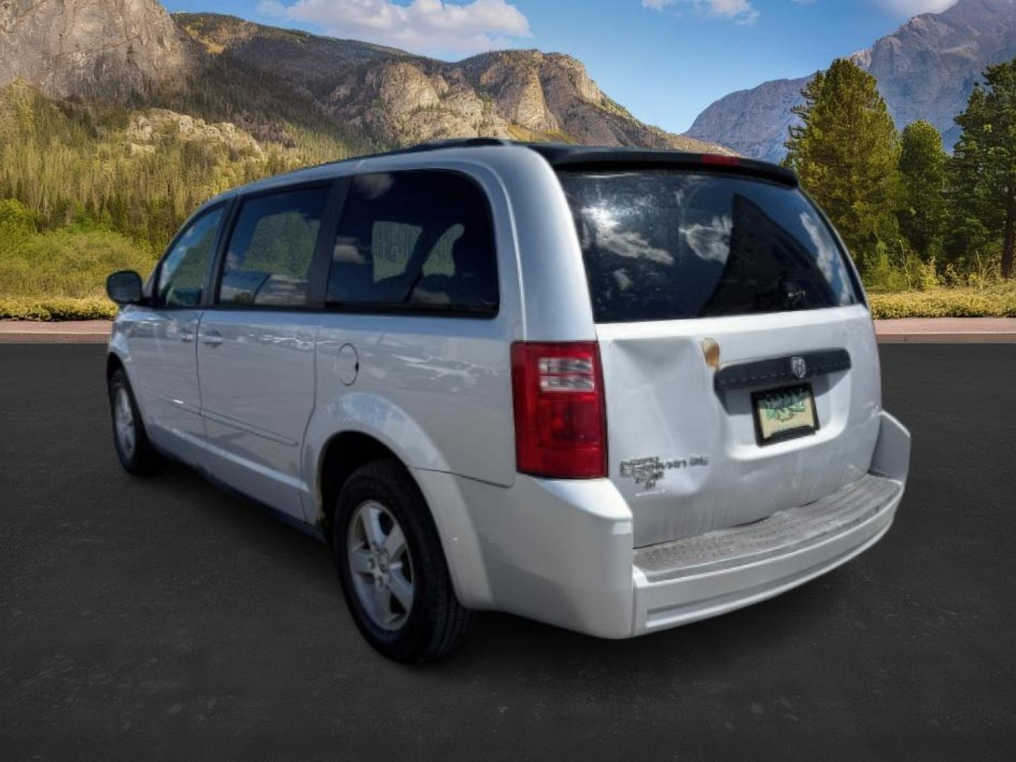 2008 Bright Silver Metallic /Dark Slate/Light Shale Cloth Interior Dodge Grand Caravan SE (2D8HN44H08R) with an 3.3L V6 OHV 12V engine, 4-Speed Automatic transmission, located at 1235 N Woodruff Ave., Idaho Falls, 83401, (208) 523-1053, 43.507172, -112.000488 - At Timberline Auto, finding a great deal on your next vehicle is always easy! Our experienced sales staff's goal is to help find you the right vehicle at the right price! Our knowledgeable finance department has options for almost any credit score. We offer extended service contract options to prote - Photo#2