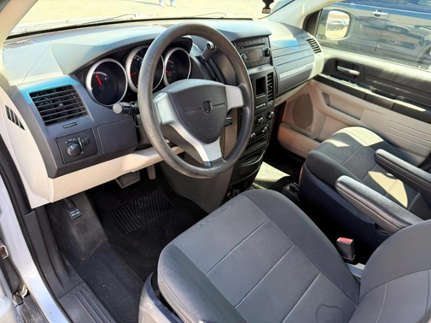 2008 Bright Silver Metallic /Dark Slate/Light Shale Cloth Interior Dodge Grand Caravan SE (2D8HN44H08R) with an 3.3L V6 OHV 12V engine, 4-Speed Automatic transmission, located at 1235 N Woodruff Ave., Idaho Falls, 83401, (208) 523-1053, 43.507172, -112.000488 - At Timberline Auto, finding a great deal on your next vehicle is always easy! Our experienced sales staff's goal is to help find you the right vehicle at the right price! Our knowledgeable finance department has options for almost any credit score. We offer extended service contract options to prote - Photo#9