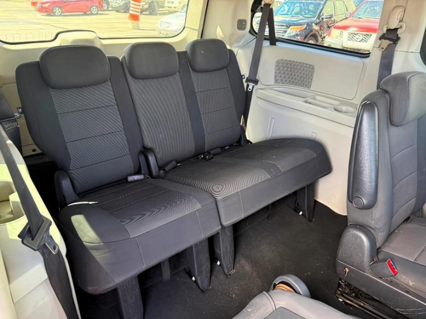 2008 Bright Silver Metallic /Dark Slate/Light Shale Cloth Interior Dodge Grand Caravan SE (2D8HN44H08R) with an 3.3L V6 OHV 12V engine, 4-Speed Automatic transmission, located at 1235 N Woodruff Ave., Idaho Falls, 83401, (208) 523-1053, 43.507172, -112.000488 - At Timberline Auto, finding a great deal on your next vehicle is always easy! Our experienced sales staff's goal is to help find you the right vehicle at the right price! Our knowledgeable finance department has options for almost any credit score. We offer extended service contract options to prote - Photo#12