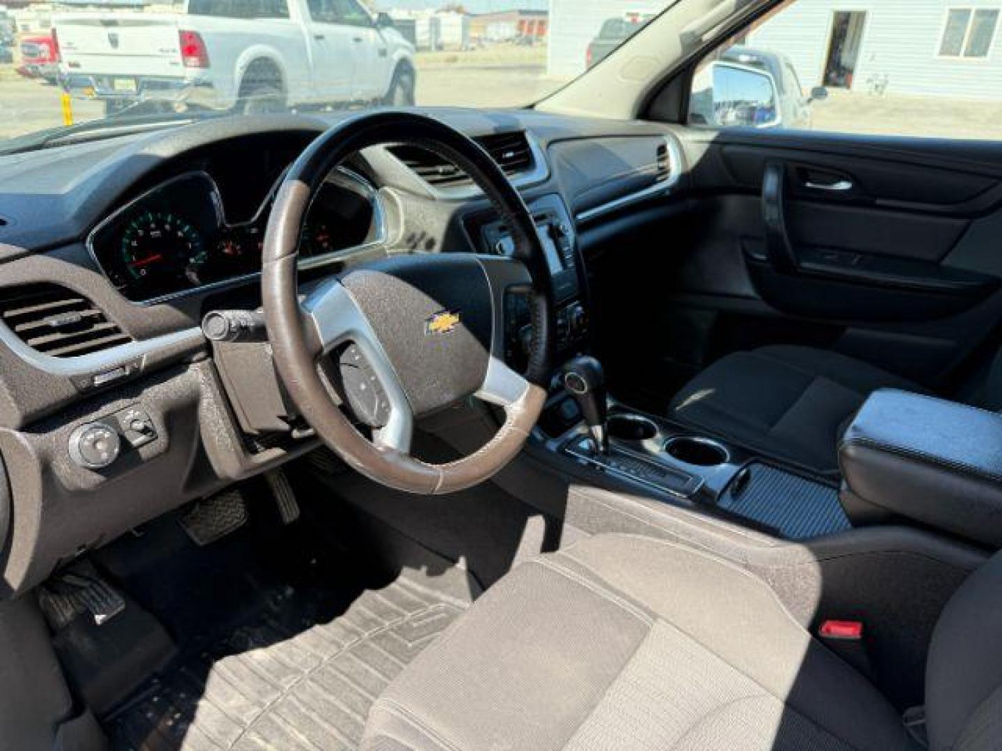 2017 WHITE /Ebony Chevrolet Traverse 2LT (1GNKVHKDXHJ) with an 3.6L V-6 gasoline direct injection engine, AUTOMATIC transmission, located at 1235 N Woodruff Ave., Idaho Falls, 83401, (208) 523-1053, 43.507172, -112.000488 - At Timberline Auto, finding a great deal on your next vehicle is always easy! Our experienced sales staff's goal is to help find you the right vehicle at the right price! Our knowledgeable finance department has options for almost any credit score. We offer extended service contract options to prote - Photo#12
