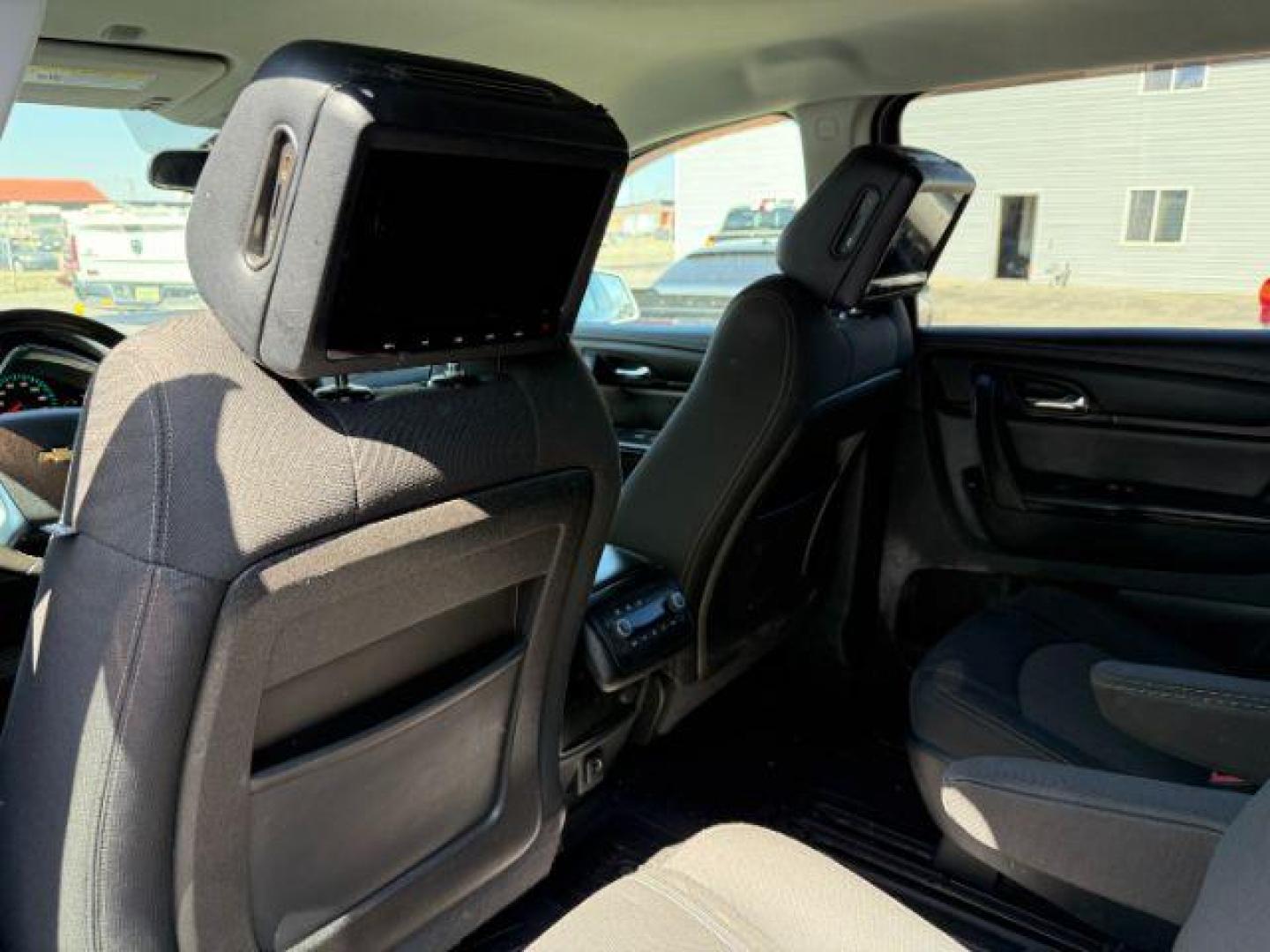 2017 WHITE /Ebony Chevrolet Traverse 2LT (1GNKVHKDXHJ) with an 3.6L V-6 gasoline direct injection engine, AUTOMATIC transmission, located at 1235 N Woodruff Ave., Idaho Falls, 83401, (208) 523-1053, 43.507172, -112.000488 - At Timberline Auto, finding a great deal on your next vehicle is always easy! Our experienced sales staff's goal is to help find you the right vehicle at the right price! Our knowledgeable finance department has options for almost any credit score. We offer extended service contract options to prote - Photo#18
