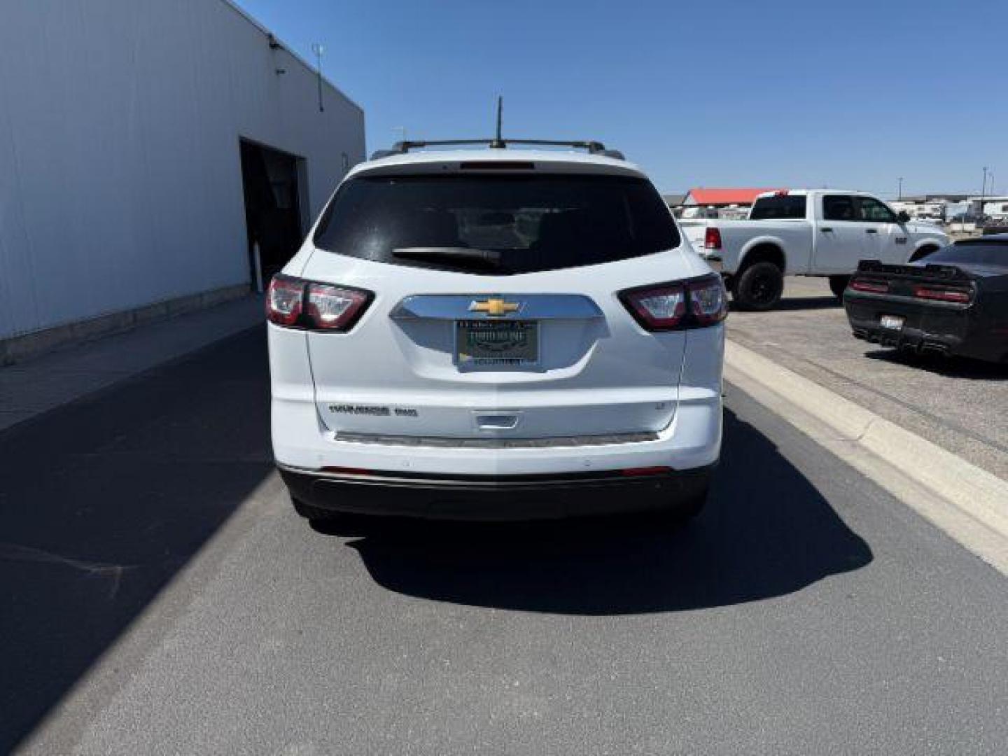 2017 WHITE /Ebony Chevrolet Traverse 2LT (1GNKVHKDXHJ) with an 3.6L V-6 gasoline direct injection engine, AUTOMATIC transmission, located at 1235 N Woodruff Ave., Idaho Falls, 83401, (208) 523-1053, 43.507172, -112.000488 - At Timberline Auto, finding a great deal on your next vehicle is always easy! Our experienced sales staff's goal is to help find you the right vehicle at the right price! Our knowledgeable finance department has options for almost any credit score. We offer extended service contract options to prote - Photo#3
