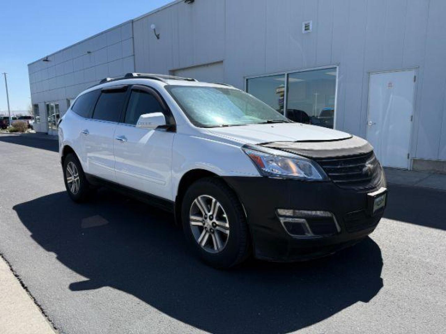 2017 WHITE /Ebony Chevrolet Traverse 2LT (1GNKVHKDXHJ) with an 3.6L V-6 gasoline direct injection engine, AUTOMATIC transmission, located at 1235 N Woodruff Ave., Idaho Falls, 83401, (208) 523-1053, 43.507172, -112.000488 - At Timberline Auto, finding a great deal on your next vehicle is always easy! Our experienced sales staff's goal is to help find you the right vehicle at the right price! Our knowledgeable finance department has options for almost any credit score. We offer extended service contract options to prote - Photo#8