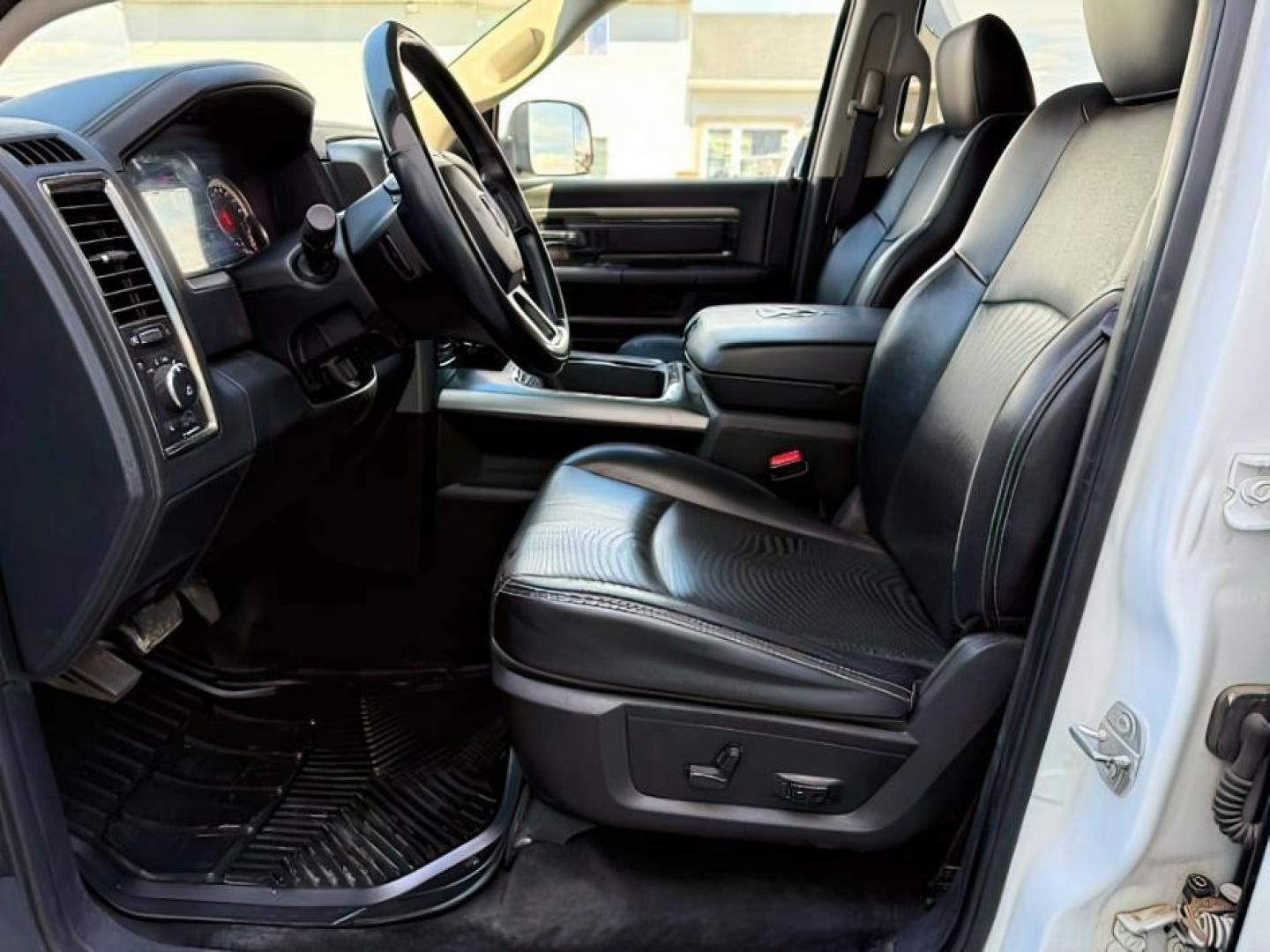 2016 WHITE /LEATHER RAM 1500 LARAMIE (1C6RR7MT9GS) with an 5.7 engine, AUTOMATIC transmission, located at 1235 N Woodruff Ave., Idaho Falls, 83401, (208) 523-1053, 43.507172, -112.000488 - At Timberline Auto, finding a great deal on your next vehicle is always easy! Our experienced sales staff's goal is to help find you the right vehicle at the right price! Our knowledgeable finance department has options for almost any credit score. We offer extended service contract options to prote - Photo#8
