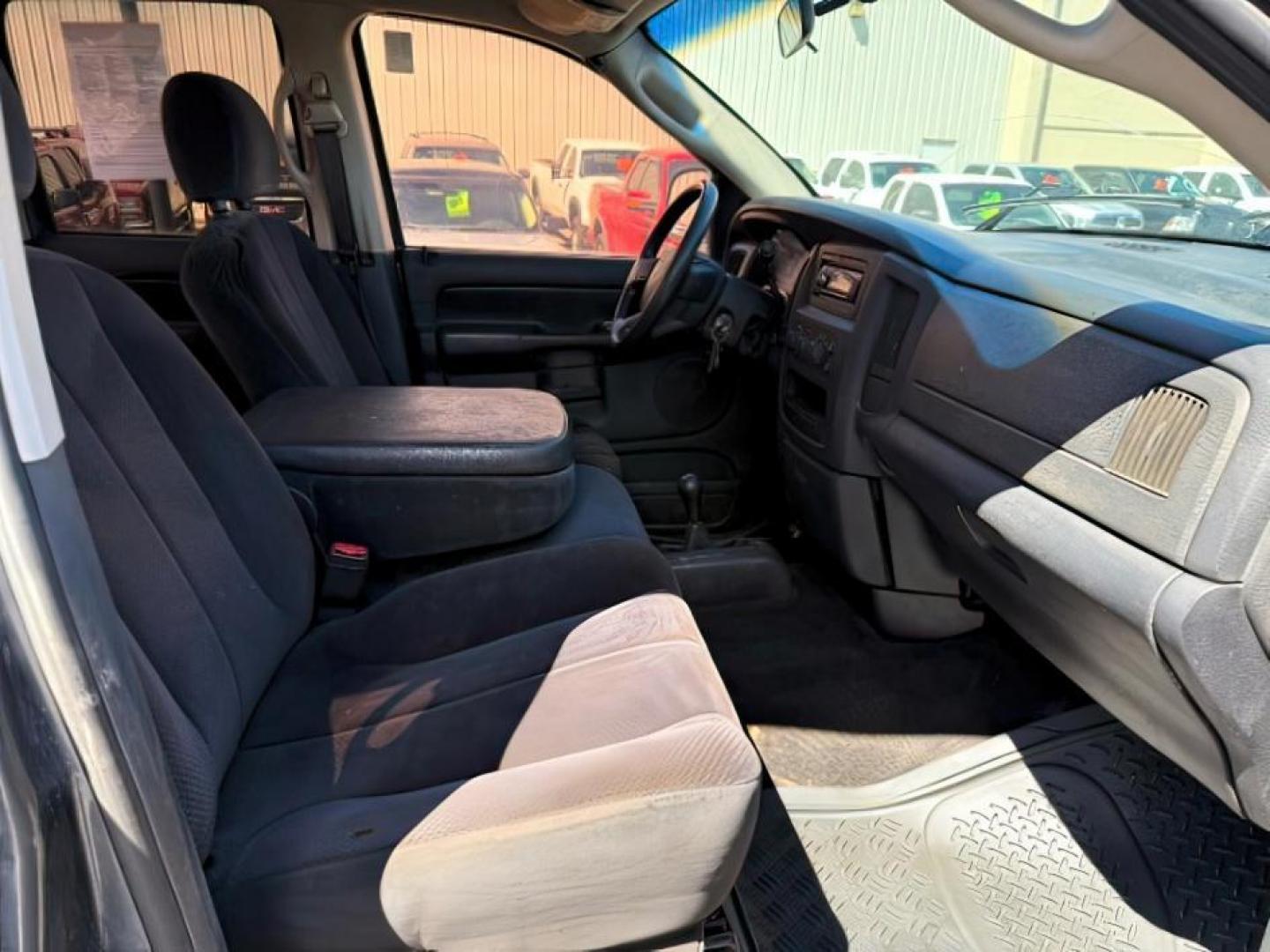 2004 GRAY /Dark Slate Gray Dodge Ram 1500 (1D7HU18D44J) with an HEMI Magnum 57L V-8 regular unleaded engine, Automatic transmission, located at 1175 N Woodruff Ave, Idaho Falls, ID, 83401, 43.506901, -111.999657 - At Timberline Auto, finding a great deal on your next vehicle is always easy! Our experienced sales staff's goal is to help find you the right vehicle at the right price! Our knowledgeable finance department has options for almost any credit score. We offer extended service contract options to prote - Photo#11