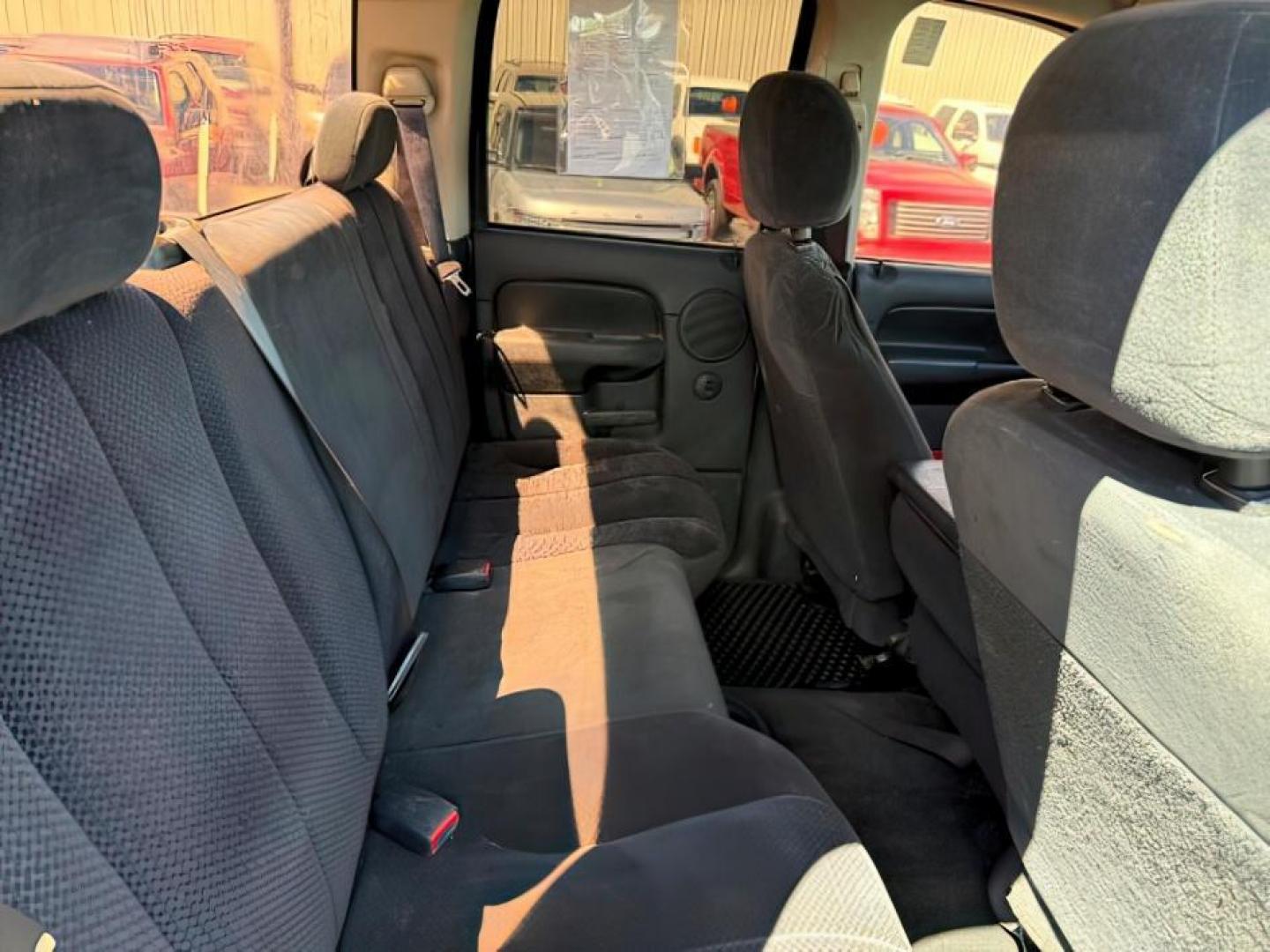 2004 GRAY /Dark Slate Gray Dodge Ram 1500 (1D7HU18D44J) with an HEMI Magnum 57L V-8 regular unleaded engine, Automatic transmission, located at 1175 N Woodruff Ave, Idaho Falls, ID, 83401, 43.506901, -111.999657 - At Timberline Auto, finding a great deal on your next vehicle is always easy! Our experienced sales staff's goal is to help find you the right vehicle at the right price! Our knowledgeable finance department has options for almost any credit score. We offer extended service contract options to prote - Photo#12