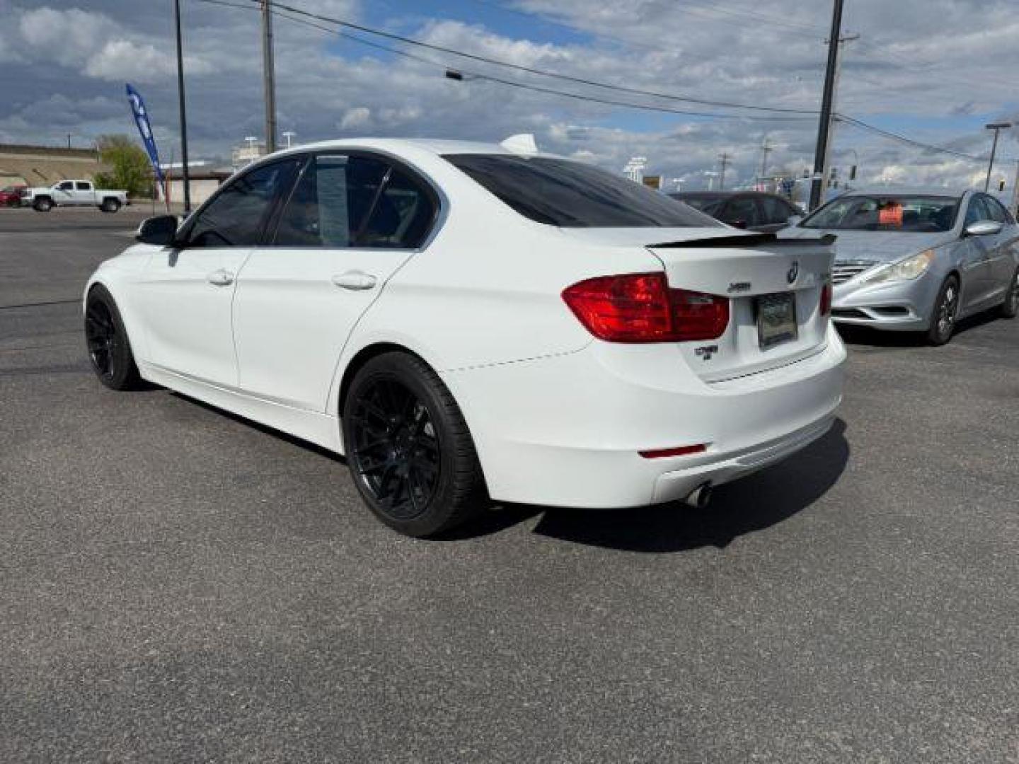 2014 Alpine White /Black BMW 320i xDrive (WBA3C3C51EF) with an 2L I-4 gasoline direct injection engine, AUTOMATIC transmission, located at 1235 N Woodruff Ave., Idaho Falls, 83401, (208) 523-1053, 43.507172, -112.000488 - At Timberline Auto, finding a great deal on your next vehicle is always easy! Our experienced sales staff's goal is to help find you the right vehicle at the right price! Our knowledgeable finance department has options for almost any credit score. We offer extended service contract options to prote - Photo#2