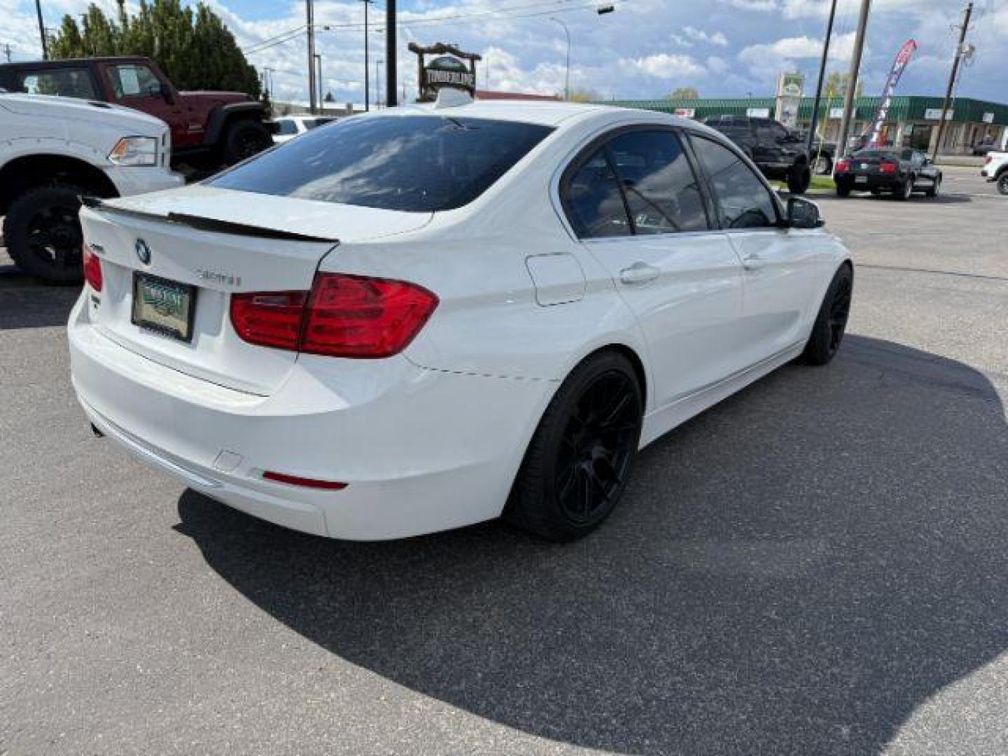 2014 Alpine White /Black BMW 320i xDrive (WBA3C3C51EF) with an 2L I-4 gasoline direct injection engine, AUTOMATIC transmission, located at 1235 N Woodruff Ave., Idaho Falls, 83401, (208) 523-1053, 43.507172, -112.000488 - At Timberline Auto, finding a great deal on your next vehicle is always easy! Our experienced sales staff's goal is to help find you the right vehicle at the right price! Our knowledgeable finance department has options for almost any credit score. We offer extended service contract options to prote - Photo#4