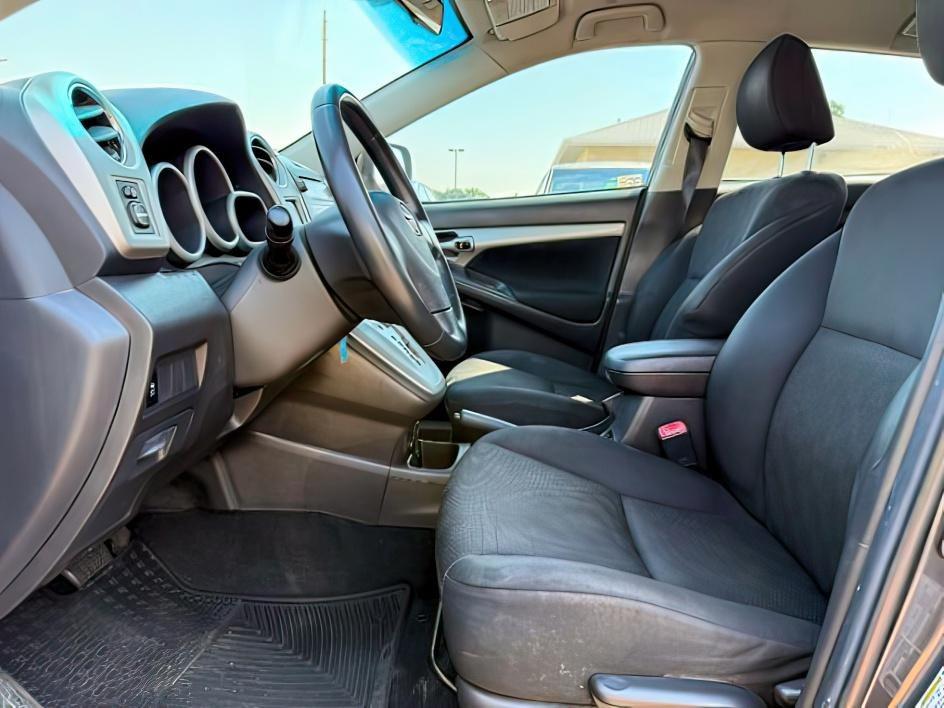 2009 Magnetic Gray Metallic /Dark Charcoal Toyota Matrix S (2T1LE40E49C) with an 2.4L I-4 DOHC engine, AUTOMATIC transmission, located at 1235 N Woodruff Ave., Idaho Falls, 83401, (208) 523-1053, 43.507172, -112.000488 - At Timberline Auto, finding a great deal on your next vehicle is always easy! Our experienced sales staff's goal is to help find you the right vehicle at the right price! Our knowledgeable finance department has options for almost any credit score. We offer extended service contract options to prote - Photo#11