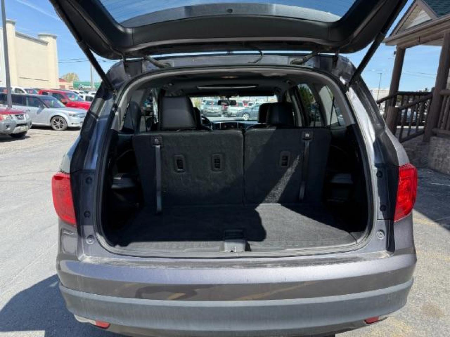 2018 GREY /Black Honda Pilot EX-L (5FNYF6H55JB) with an 3.5L V-6 gasoline direct injection engine, AUTOMATIC transmission, located at 1235 N Woodruff Ave., Idaho Falls, 83401, (208) 523-1053, 43.507172, -112.000488 - At Timberline Auto, finding a great deal on your next vehicle is always easy! Our experienced sales staff's goal is to help find you the right vehicle at the right price! Our knowledgeable finance department has options for almost any credit score. We offer extended service contract options to prote - Photo#9