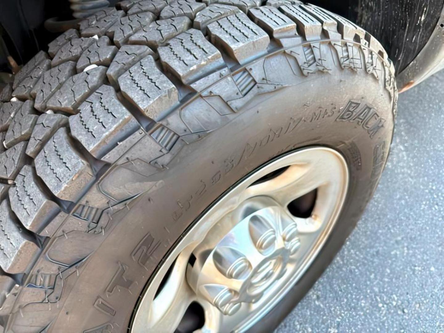 2009 GRAY /Medium Slate Gray Dodge Ram 2500 (3D7KS28T19G) with an HEMI Magnum 57L V-8 variable valve control engine, Automatic transmission, located at 1175 N Woodruff Ave, Idaho Falls, ID, 83401, 43.506901, -111.999657 - At Timberline Auto, finding a great deal on your next vehicle is always easy! Our experienced sales staff's goal is to help find you the right vehicle at the right price! Our knowledgeable finance department has options for almost any credit score. We offer extended service contract options to prote - Photo#8