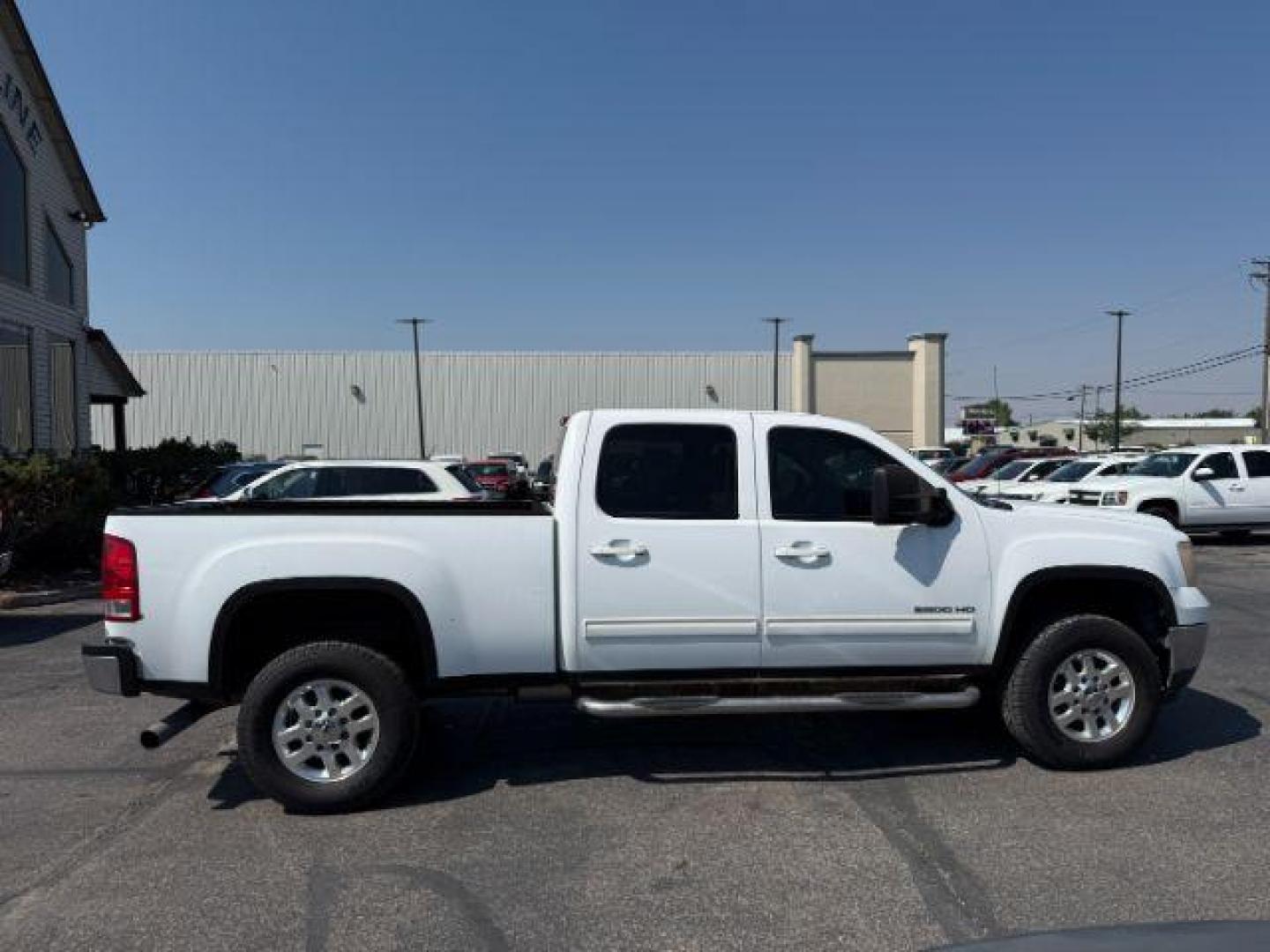 2012 Summit White /Ebony GMC Sierra 2500HD (1GT121E81CF) with an Duramax 66L V-8 diesel direct injection engine, Automatic transmission, located at 1175 N Woodruff Ave, Idaho Falls, ID, 83401, 43.506901, -111.999657 - At Timberline Auto, finding a great deal on your next vehicle is always easy! Our experienced sales staff's goal is to help find you the right vehicle at the right price! Our knowledgeable finance department has options for almost any credit score. We offer extended service contract options to prote - Photo#27