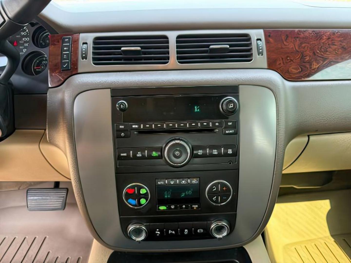 2012 Summit White /Ebony GMC Sierra 2500HD (1GT121E81CF) with an Duramax 66L V-8 diesel direct injection engine, Automatic transmission, located at 1175 N Woodruff Ave, Idaho Falls, ID, 83401, 43.506901, -111.999657 - At Timberline Auto, finding a great deal on your next vehicle is always easy! Our experienced sales staff's goal is to help find you the right vehicle at the right price! Our knowledgeable finance department has options for almost any credit score. We offer extended service contract options to prote - Photo#14