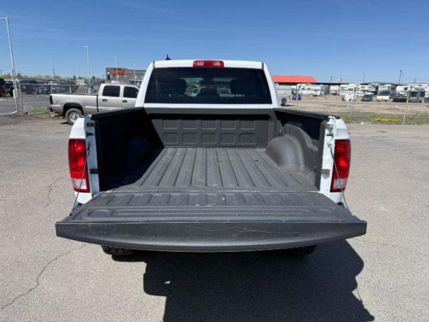 2022 WHITE /CLOTH RAM 1500 SLT (1C6RR7LT7NS) with an 5.7 engine, AUTOMATIC transmission, located at 1235 N Woodruff Ave., Idaho Falls, 83401, (208) 523-1053, 43.507172, -112.000488 - At Timberline Auto, finding a great deal on your next vehicle is always easy! Our experienced sales staff's goal is to help find you the right vehicle at the right price! Our knowledgeable finance department has options for almost any credit score. We offer extended service contract options to prote - Photo#5