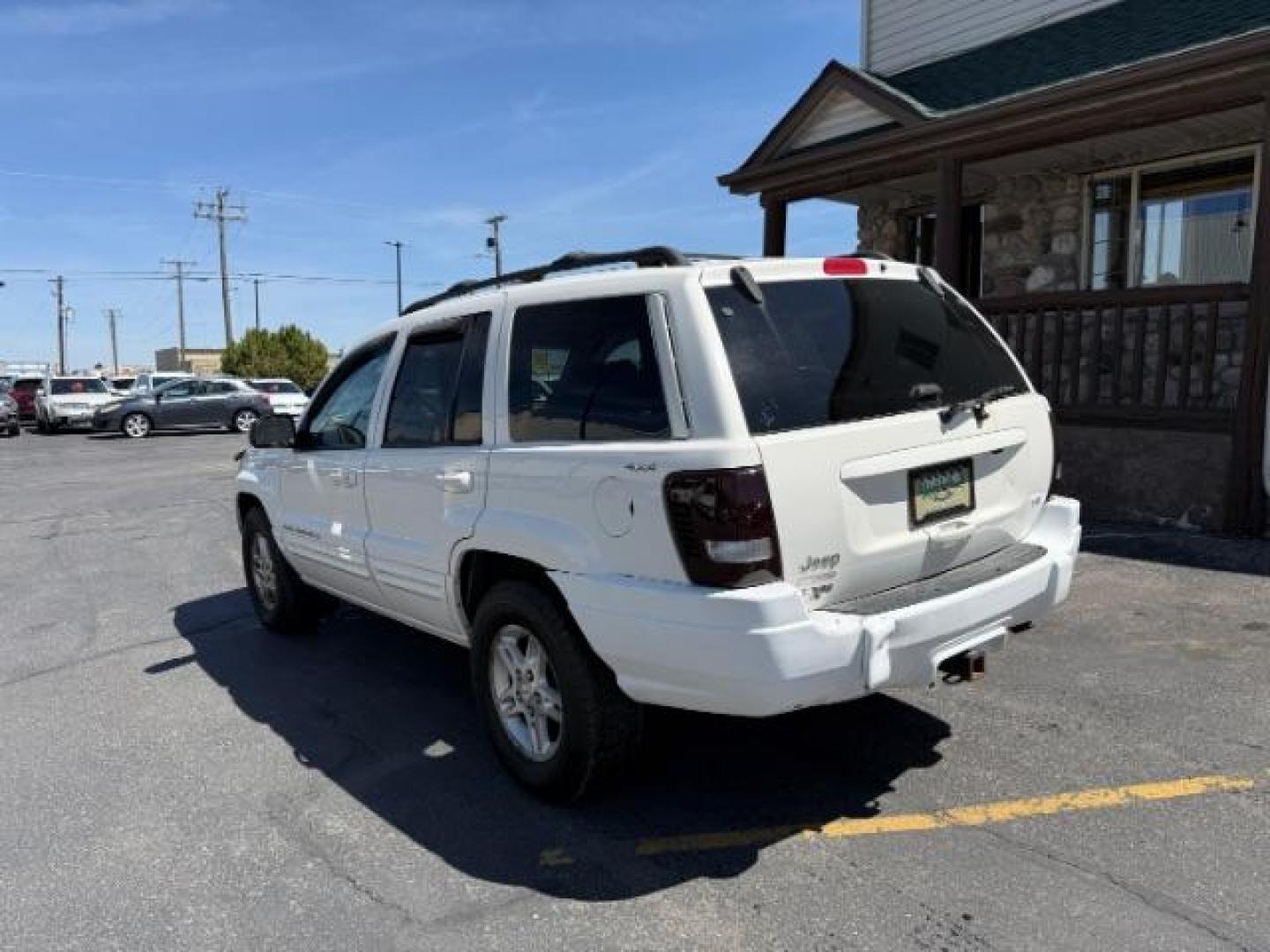 2000 Stone White Clearcoat /Camel Leather Jeep Grand Cherokee (1J4GW58N5YC) with an 47L V8 SOHC 16V engine, Automatic transmission, located at 1175 N Woodruff Ave, Idaho Falls, ID, 83401, 43.506901, -111.999657 - At Timberline Auto, finding a great deal on your next vehicle is always easy! Our experienced sales staff's goal is to help find you the right vehicle at the right price! Our knowledgeable finance department has options for almost any credit score. We offer extended service contract options to prote - Photo#17