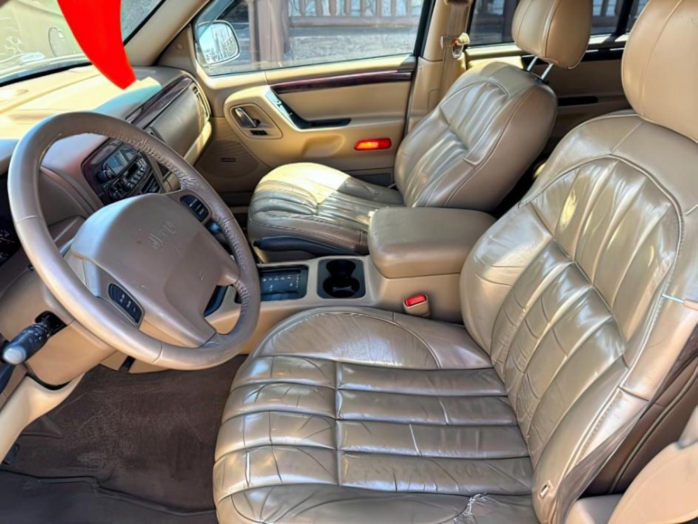 2000 Stone White Clearcoat /Camel Leather Jeep Grand Cherokee (1J4GW58N5YC) with an 47L V8 SOHC 16V engine, Automatic transmission, located at 1175 N Woodruff Ave, Idaho Falls, ID, 83401, 43.506901, -111.999657 - At Timberline Auto, finding a great deal on your next vehicle is always easy! Our experienced sales staff's goal is to help find you the right vehicle at the right price! Our knowledgeable finance department has options for almost any credit score. We offer extended service contract options to prote - Photo#7