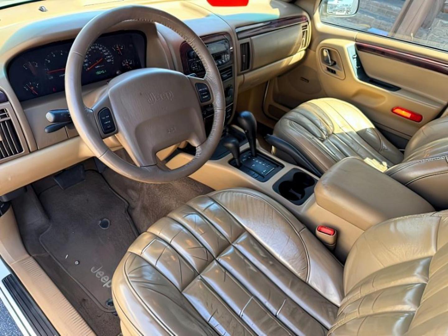2000 Stone White Clearcoat /Camel Leather Jeep Grand Cherokee (1J4GW58N5YC) with an 47L V8 SOHC 16V engine, Automatic transmission, located at 1175 N Woodruff Ave, Idaho Falls, ID, 83401, 43.506901, -111.999657 - At Timberline Auto, finding a great deal on your next vehicle is always easy! Our experienced sales staff's goal is to help find you the right vehicle at the right price! Our knowledgeable finance department has options for almost any credit score. We offer extended service contract options to prote - Photo#8