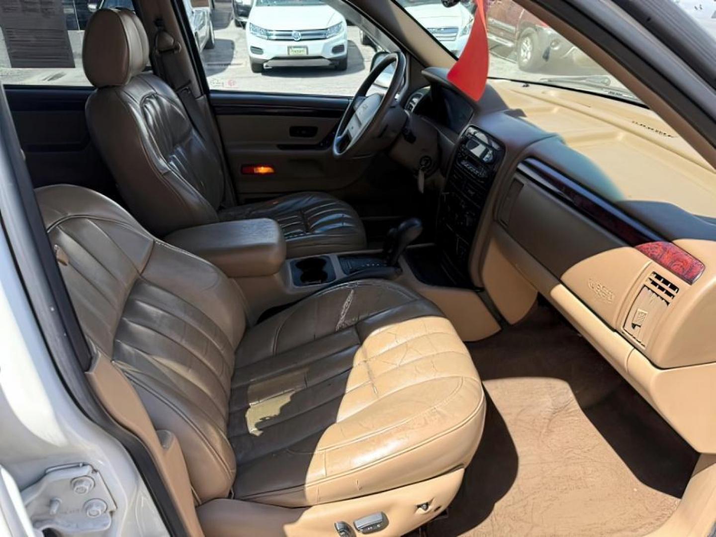 2000 Stone White Clearcoat /Camel Leather Jeep Grand Cherokee (1J4GW58N5YC) with an 47L V8 SOHC 16V engine, Automatic transmission, located at 1175 N Woodruff Ave, Idaho Falls, ID, 83401, 43.506901, -111.999657 - At Timberline Auto, finding a great deal on your next vehicle is always easy! Our experienced sales staff's goal is to help find you the right vehicle at the right price! Our knowledgeable finance department has options for almost any credit score. We offer extended service contract options to prote - Photo#9