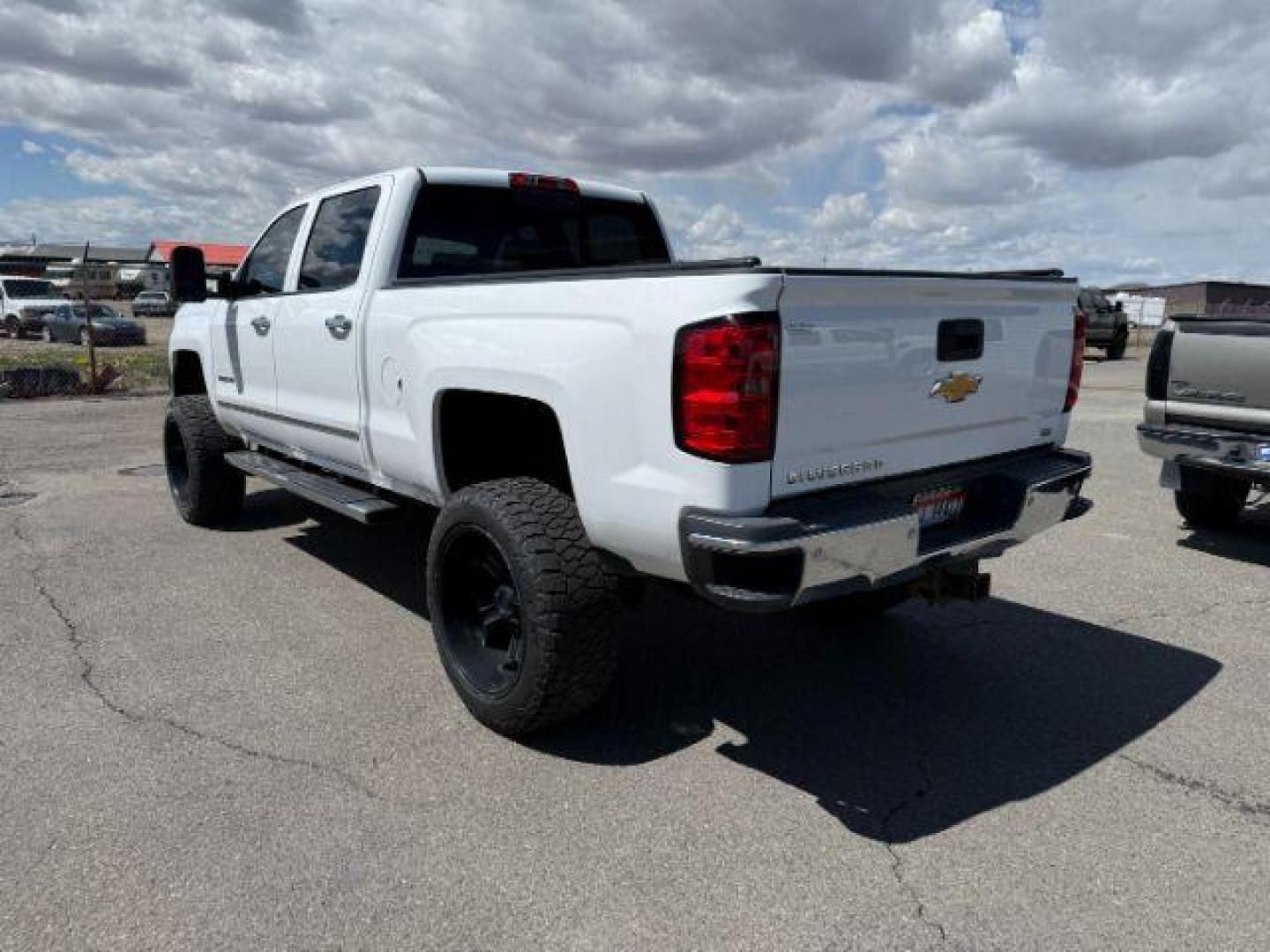 2015 Summit White /Cocoa/Dune Chevrolet Silverado 2500HD LTZ (1GC1KWE82FF) with an 6.6 engine, AUTOMATIC transmission, located at 1235 N Woodruff Ave., Idaho Falls, 83401, (208) 523-1053, 43.507172, -112.000488 - At Timberline Auto, finding a great deal on your next vehicle is always easy! Our experienced sales staff's goal is to help find you the right vehicle at the right price! Our knowledgeable finance department has options for almost any credit score. We offer extended service contract options to prote - Photo#2