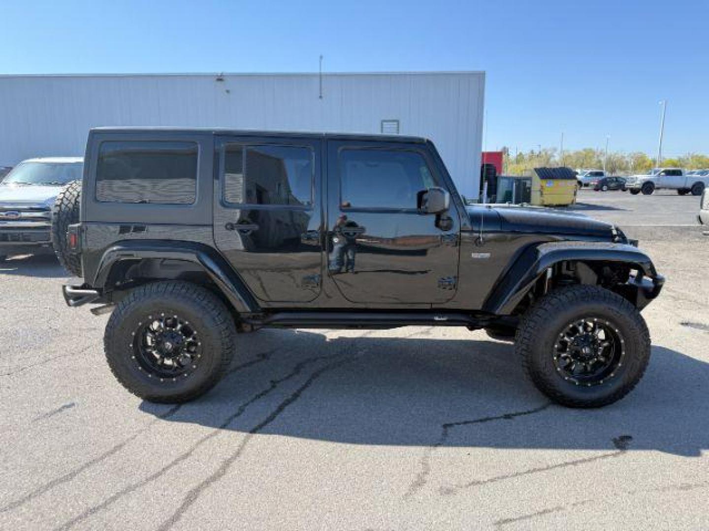 2017 BLACK /CLOTH JEEP WRANGLER NA (1C4BJWEG4HL) , MANUAL transmission, located at 1235 N Woodruff Ave., Idaho Falls, 83401, (208) 523-1053, 43.507172, -112.000488 - At Timberline Auto, finding a great deal on your next vehicle is always easy! Our experienced sales staff's goal is to help find you the right vehicle at the right price! Our knowledgeable finance department has options for almost any credit score. We offer extended service contract options to prote - Photo#6