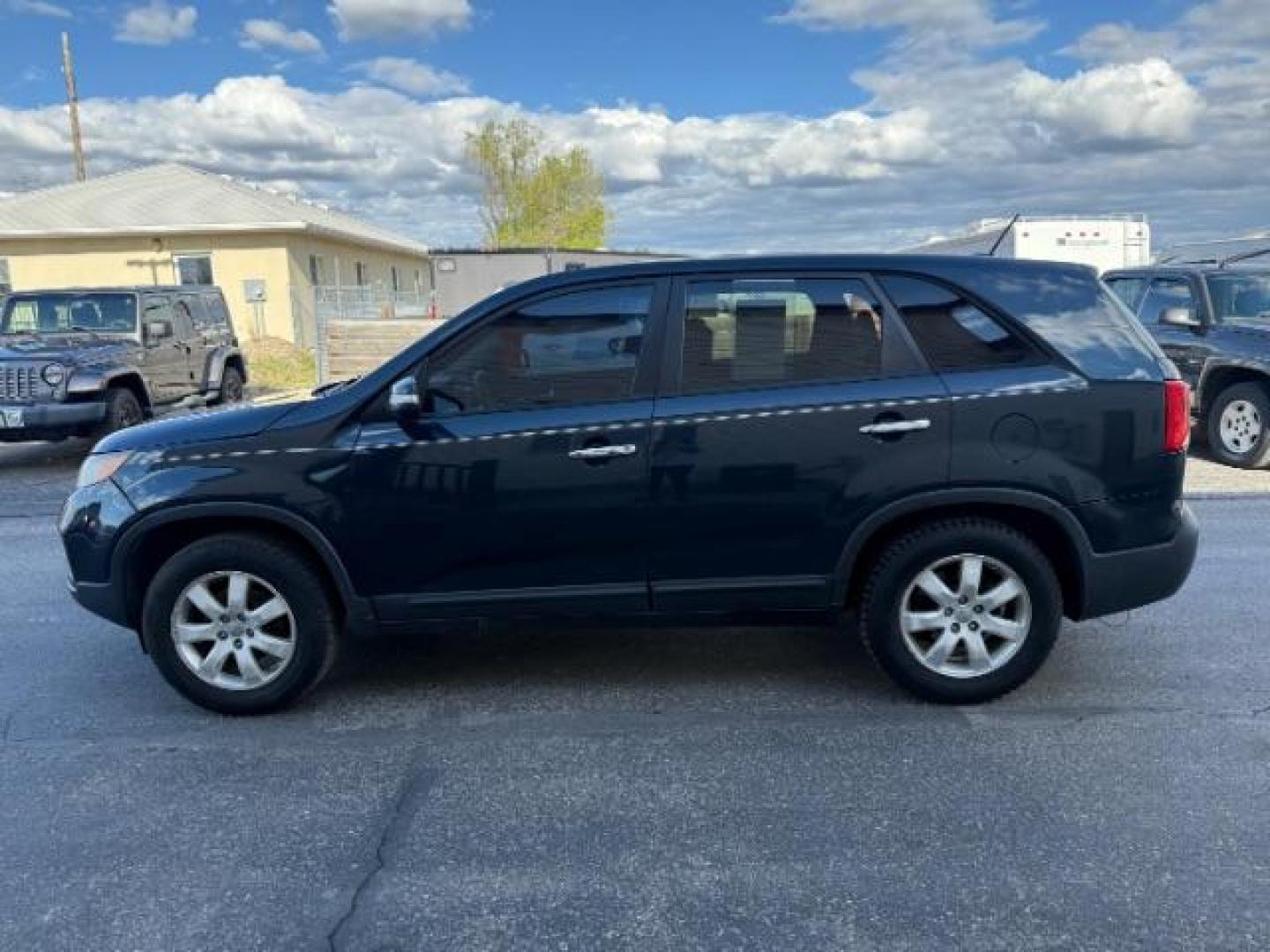 2013 BLACK /BLACK Kia Sorento SE (5XYKTCA69DG) with an 2.4 engine, AUTOMATIC transmission, located at 1235 N Woodruff Ave., Idaho Falls, 83401, (208) 523-1053, 43.507172, -112.000488 - At Timberline Auto, finding a great deal on your next vehicle is always easy! Our experienced sales staff's goal is to help find you the right vehicle at the right price! Our knowledgeable finance department has options for almost any credit score. We offer extended service contract options to prote - Photo#1