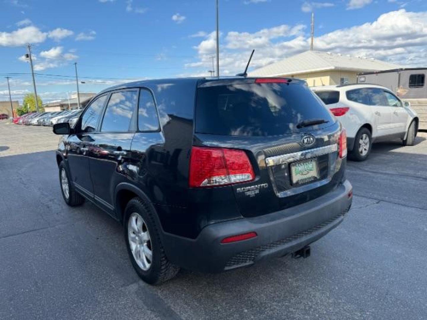 2013 BLACK /BLACK Kia Sorento SE (5XYKTCA69DG) with an 2.4 engine, AUTOMATIC transmission, located at 1235 N Woodruff Ave., Idaho Falls, 83401, (208) 523-1053, 43.507172, -112.000488 - At Timberline Auto, finding a great deal on your next vehicle is always easy! Our experienced sales staff's goal is to help find you the right vehicle at the right price! Our knowledgeable finance department has options for almost any credit score. We offer extended service contract options to prote - Photo#2
