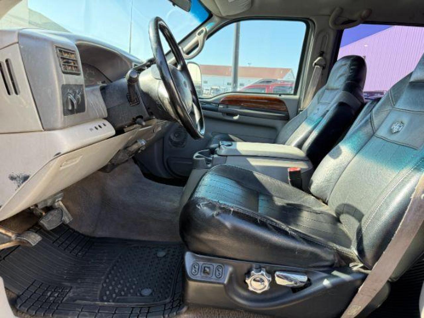 2000 GRAY /LEATHER Ford F-350 LARIAT (3FTSW31F7YM) with an 7.3L POWER STROKE engine, AUTOMATIC transmission, located at 1235 N Woodruff Ave., Idaho Falls, 83401, (208) 523-1053, 43.507172, -112.000488 - Photo#4
