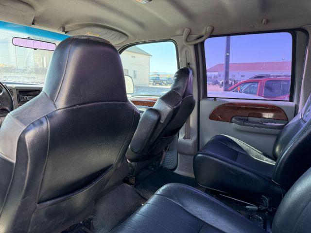 2000 GRAY /LEATHER Ford F-350 (3FTSW31F7YM) with an 73L POWER STROKE engine, Automatic transmission, located at 1175 N Woodruff Ave, Idaho Falls, ID, 83401, 43.506901, -111.999657 - This 2000 Ford F-350 Super Duty is a heavy-duty pickup built for demanding workloads and year-round capability. Powered by a 7.3L Power Stroke diesel, it delivers the strong low-end torque and towing performance these trucks are known for. Built on the Super Duty platform, it is designed to handle t- Photo#22