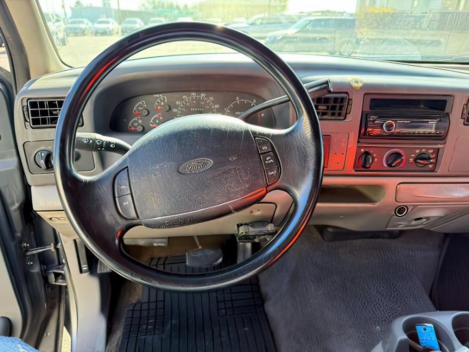 2000 GRAY /LEATHER Ford F-350 (3FTSW31F7YM) with an 73L POWER STROKE engine, Automatic transmission, located at 1175 N Woodruff Ave, Idaho Falls, ID, 83401, 43.506901, -111.999657 - This 2000 Ford F-350 Super Duty is a heavy-duty pickup built for demanding workloads and year-round capability. Powered by a 7.3L Power Stroke diesel, it delivers the strong low-end torque and towing performance these trucks are known for. Built on the Super Duty platform, it is designed to handle t- Photo#6