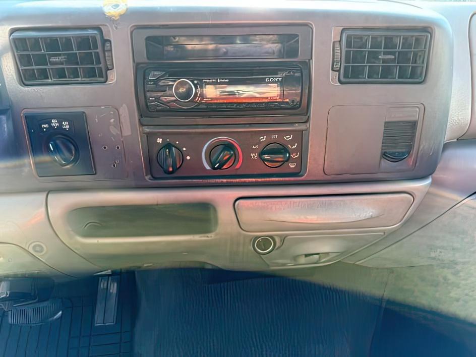 2000 GRAY /LEATHER Ford F-350 (3FTSW31F7YM) with an 73L POWER STROKE engine, Automatic transmission, located at 1175 N Woodruff Ave, Idaho Falls, ID, 83401, 43.506901, -111.999657 - This 2000 Ford F-350 Super Duty is a heavy-duty pickup built for demanding workloads and year-round capability. Powered by a 7.3L Power Stroke diesel, it delivers the strong low-end torque and towing performance these trucks are known for. Built on the Super Duty platform, it is designed to handle t- Photo#7