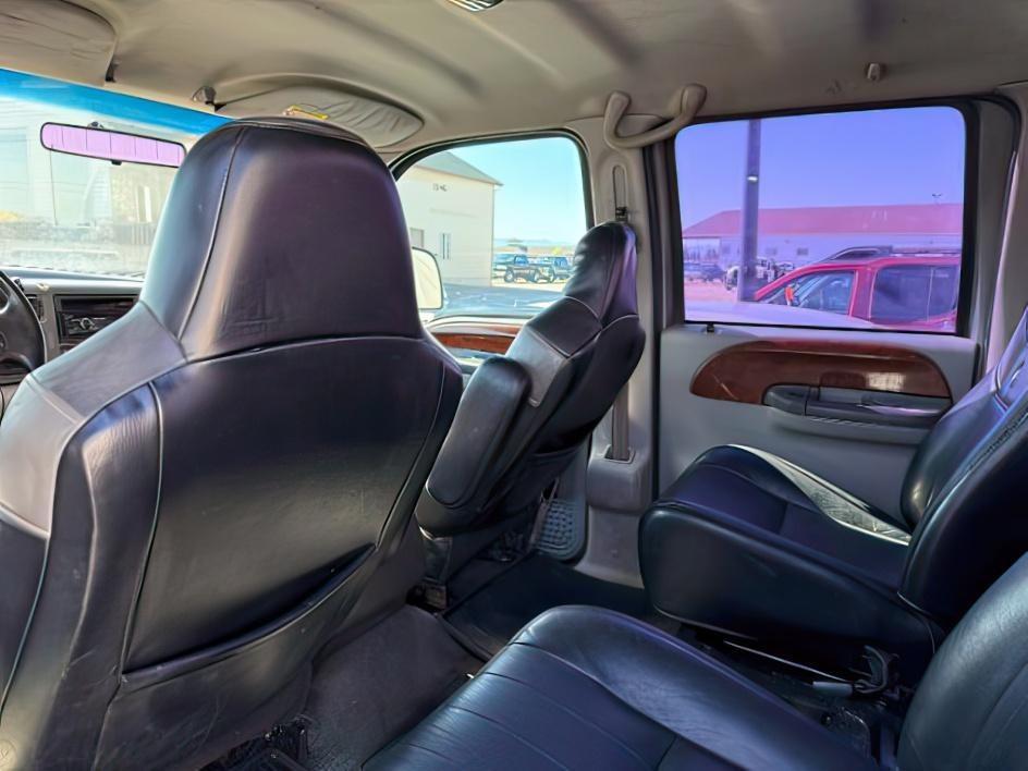 2000 GRAY /LEATHER Ford F-350 (3FTSW31F7YM) with an 73L POWER STROKE engine, Automatic transmission, located at 1175 N Woodruff Ave, Idaho Falls, ID, 83401, 43.506901, -111.999657 - This 2000 Ford F-350 Super Duty is a heavy-duty pickup built for demanding workloads and year-round capability. Powered by a 7.3L Power Stroke diesel, it delivers the strong low-end torque and towing performance these trucks are known for. Built on the Super Duty platform, it is designed to handle t- Photo#10