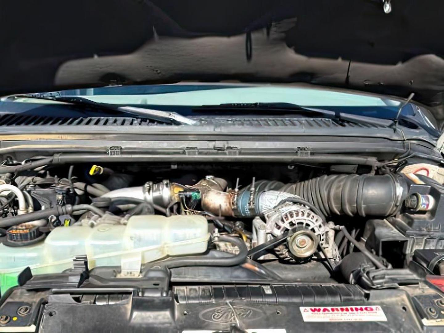 2000 GRAY /LEATHER Ford F-350 (3FTSW31F7YM) with an 73L POWER STROKE engine, Automatic transmission, located at 1175 N Woodruff Ave, Idaho Falls, ID, 83401, 43.506901, -111.999657 - At Timberline Auto, finding a great deal on your next vehicle is always easy! Our experienced sales staff's goal is to help find you the right vehicle at the right price! Our knowledgeable finance department has options for almost any credit score. We offer extended service contract options to prote - Photo#11