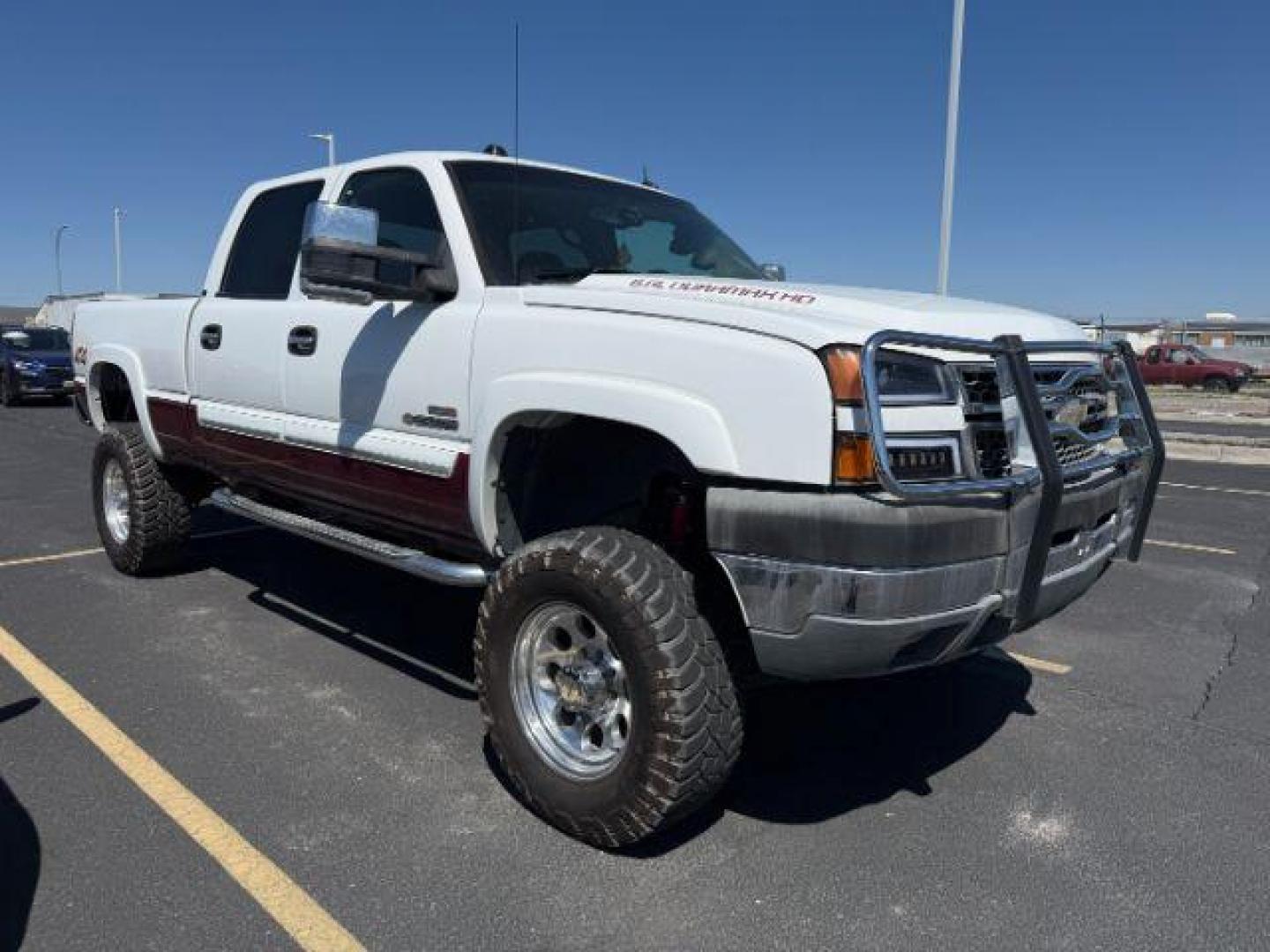 2005 Summit White /Medium Gray Chevrolet Silverado 2500HD LT (1GCHK23235F) with an 6.6 engine, AUTOMATIC transmission, located at 1235 N Woodruff Ave., Idaho Falls, 83401, (208) 523-1053, 43.507172, -112.000488 - At Timberline Auto, finding a great deal on your next vehicle is always easy! Our experienced sales staff's goal is to help find you the right vehicle at the right price! Our knowledgeable finance department has options for almost any credit score. We offer extended service contract options to prote - Photo#0