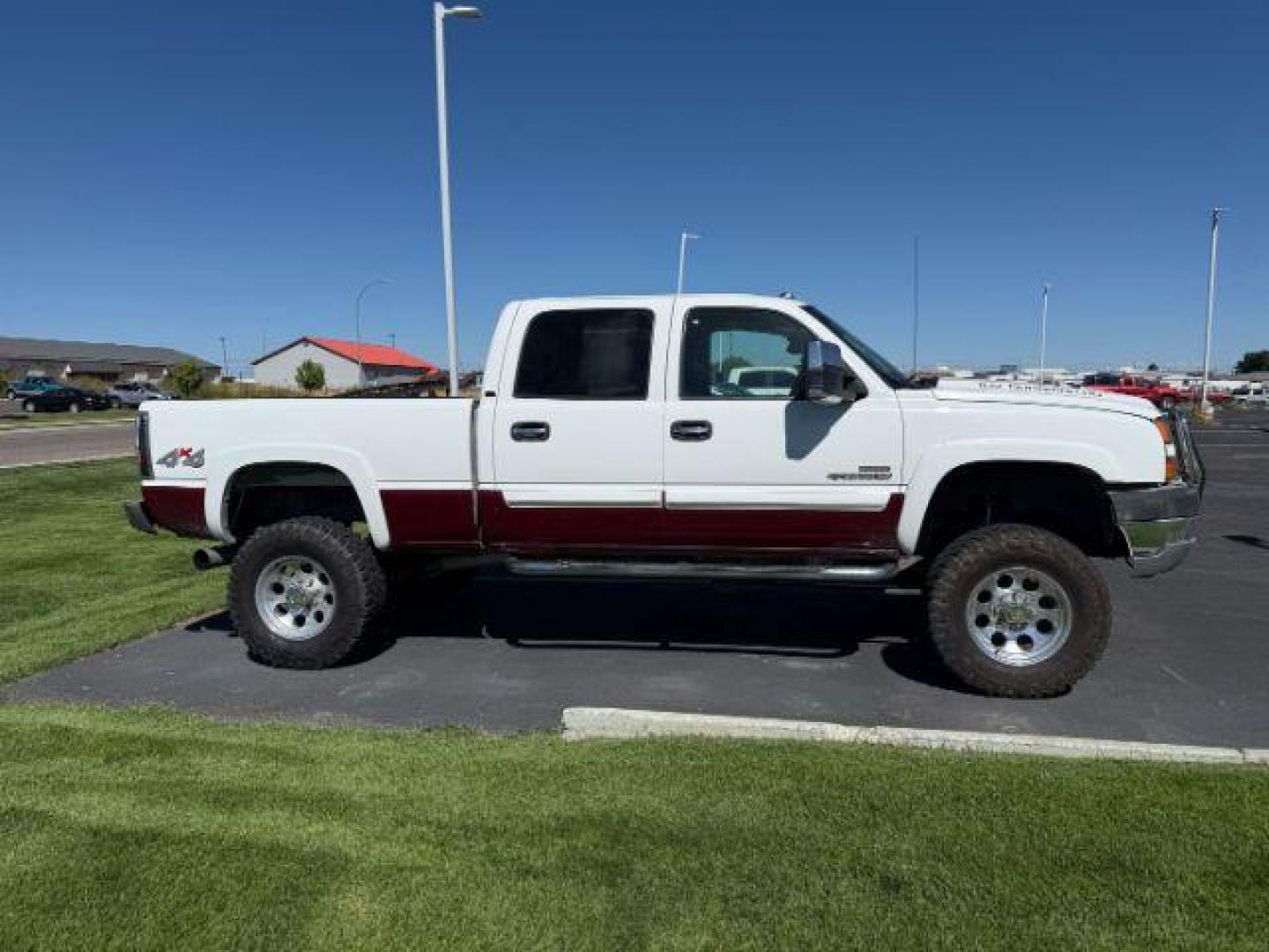 2005 Chevrolet Silverado 2500HD (1GCHK23235F) with an Vortec 6L V-8 regular unleaded Vortec 81L V-8 r engine, located at 1175 N Woodruff Ave, Idaho Falls, ID, 83401, 43.506901, -111.999657 - ... Read the full description on our Website at: www.usedtrucksidahofalls.com - Photo#0