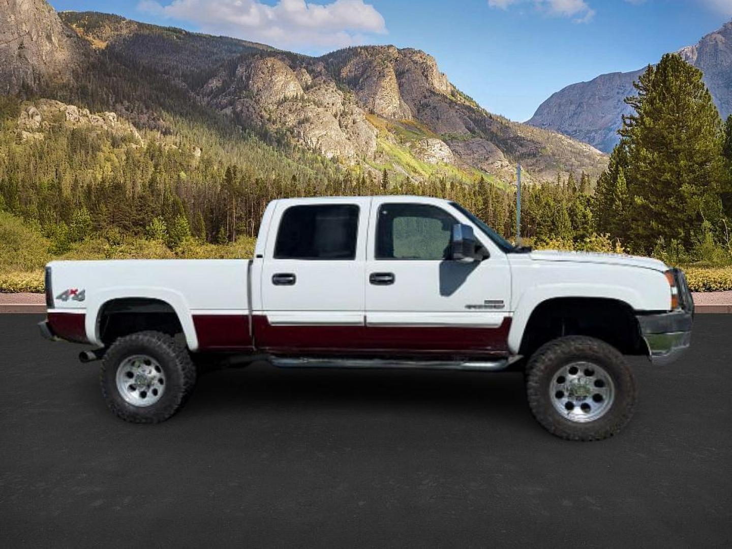 2005 WHITE /Medium Gray Chevrolet Silverado 2500HD (1GCHK23235F) with an 66L DURAMAX engine, Automatic transmission, located at 1175 N Woodruff Ave, Idaho Falls, ID, 83401, 43.506901, -111.999657 - At Timberline Auto, finding a great deal on your next vehicle is always easy! Our experienced sales staff's goal is to help find you the right vehicle at the right price! Our knowledgeable finance department has options for almost any credit score. We offer extended service contract options to prote - Photo#0