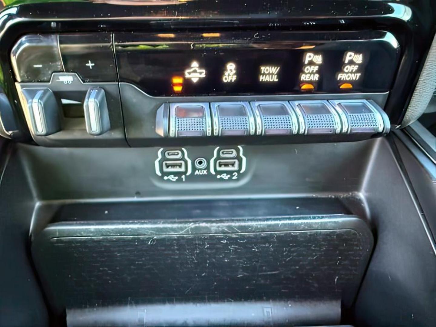 2020 GRAY /LEATHER Ram 1500 REBEL (1C6SRFLTOLN) with an 5.7 engine, AUTOMATIC transmission, located at 1235 N Woodruff Ave., Idaho Falls, 83401, (208) 523-1053, 43.507172, -112.000488 - At Timberline Auto, finding a great deal on your next vehicle is always easy! Our experienced sales staff's goal is to help find you the right vehicle at the right price! Our knowledgeable finance department has options for almost any credit score. We offer extended service contract options to prote - Photo#16