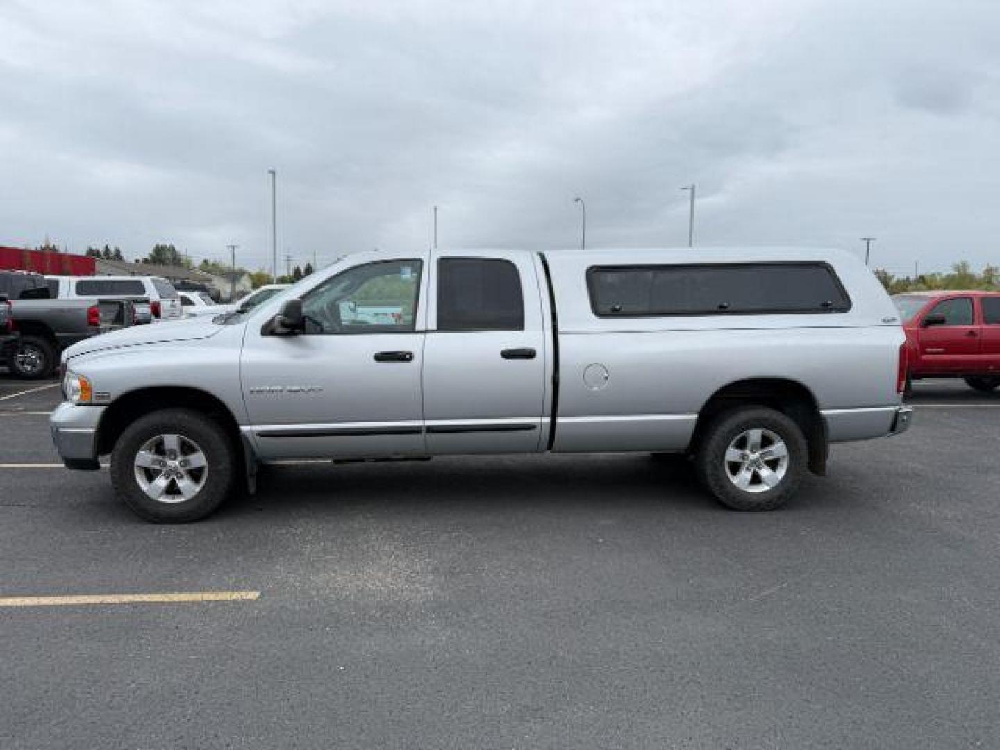 2004 SILVER /Dark Slate Gray Dodge Ram 1500 SLT/Laramie (1D7HU18D74J) with an HEMI Magnum 5.7L V-8 regular unleaded engine, AUTOMATIC transmission, located at 1235 N Woodruff Ave., Idaho Falls, 83401, (208) 523-1053, 43.507172, -112.000488 - At Timberline Auto, finding a great deal on your next vehicle is always easy! Our experienced sales staff's goal is to help find you the right vehicle at the right price! Our knowledgeable finance department has options for almost any credit score. We offer extended service contract options to prote - Photo#0