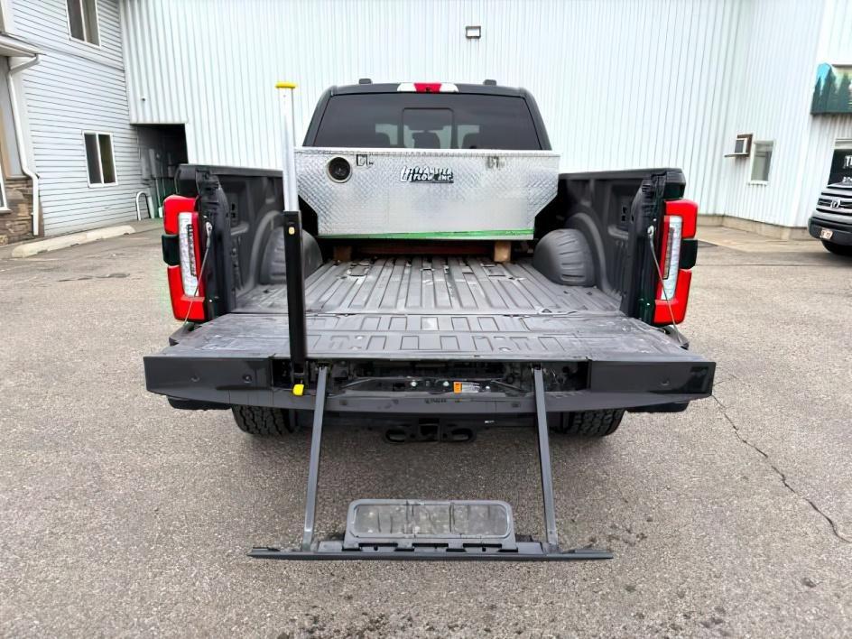 2024 Agate Black Metallic /Black Onyx Ford F-350 PLATINUM/TREMOR (1FT8W3BMXRE) with an Powerstroke 6.7L V-8 diesel direct injection engine, AUTOMATIC transmission, located at 1235 N Woodruff Ave., Idaho Falls, 83401, (208) 523-1053, 43.507172, -112.000488 - At Timberline Auto, finding a great deal on your next vehicle is always easy! Our experienced sales staff's goal is to help find you the right vehicle at the right price! Our knowledgeable finance department has options for almost any credit score. We offer extended service contract options to prote- Photo#5