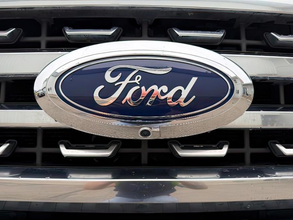 2024 Agate Black Metallic /Black Onyx Ford F-350 PLATINUM/TREMOR (1FT8W3BMXRE) with an Powerstroke 6.7L V-8 diesel direct injection engine, AUTOMATIC transmission, located at 1235 N Woodruff Ave., Idaho Falls, 83401, (208) 523-1053, 43.507172, -112.000488 - At Timberline Auto, finding a great deal on your next vehicle is always easy! Our experienced sales staff's goal is to help find you the right vehicle at the right price! Our knowledgeable finance department has options for almost any credit score. We offer extended service contract options to prote- Photo#10