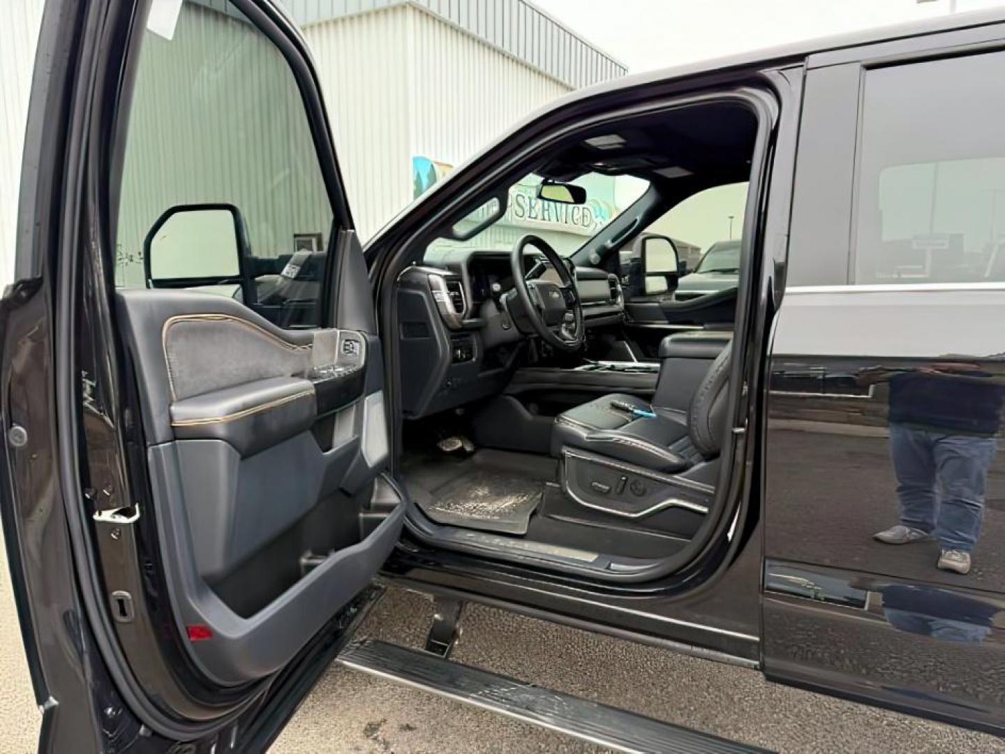 2024 Agate Black Metallic /Black Onyx Ford F-350 (1FT8W3BMXRE) with an Powerstroke 67L V-8 diesel direct injection engine, Automatic transmission, located at 1175 N Woodruff Ave, Idaho Falls, ID, 83401, 43.506901, -111.999657 - At Timberline Auto, finding a great deal on your next vehicle is always easy! Our experienced sales staff's goal is to help find you the right vehicle at the right price! Our knowledgeable finance department has options for almost any credit score. We offer extended service contract options to prote - Photo#12