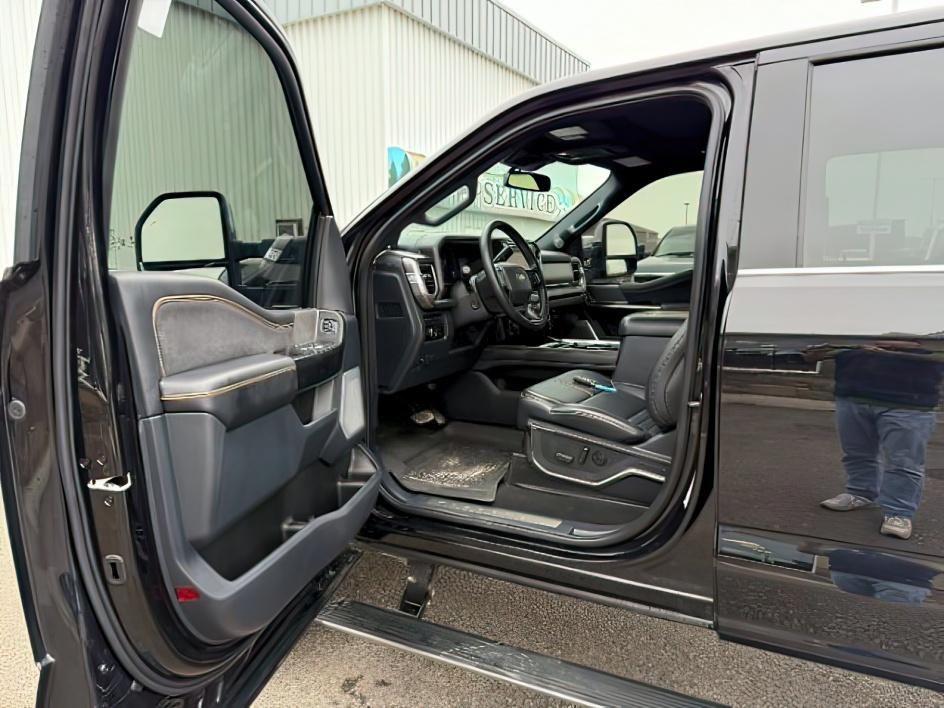 2024 Agate Black Metallic /Black Onyx Ford F-350 PLATINUM/TREMOR (1FT8W3BMXRE) with an Powerstroke 6.7L V-8 diesel direct injection engine, AUTOMATIC transmission, located at 1235 N Woodruff Ave., Idaho Falls, 83401, (208) 523-1053, 43.507172, -112.000488 - At Timberline Auto, finding a great deal on your next vehicle is always easy! Our experienced sales staff's goal is to help find you the right vehicle at the right price! Our knowledgeable finance department has options for almost any credit score. We offer extended service contract options to prote- Photo#12