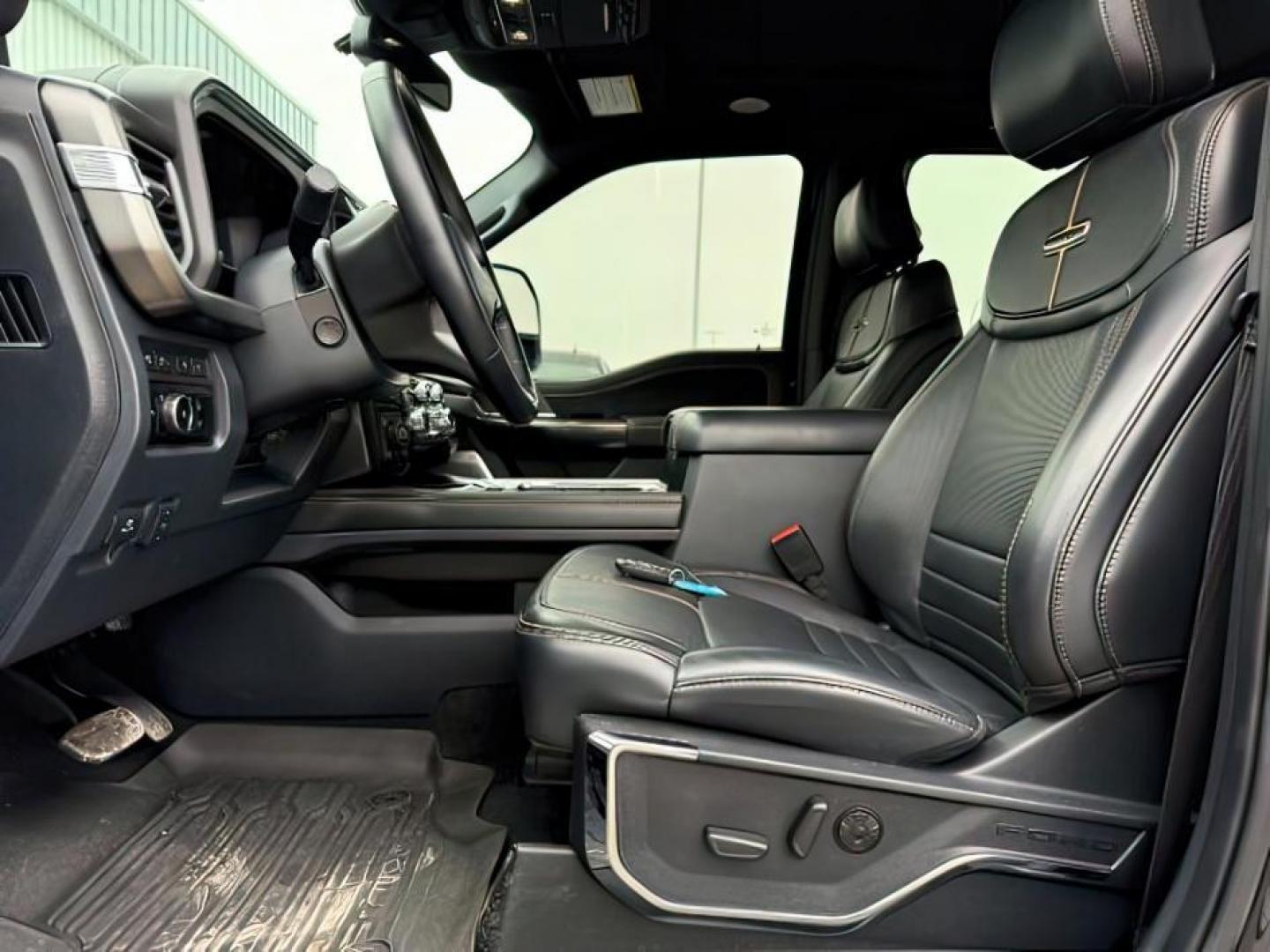 2024 Agate Black Metallic /Black Onyx Ford F-350 (1FT8W3BMXRE) with an Powerstroke 67L V-8 diesel direct injection engine, Automatic transmission, located at 1175 N Woodruff Ave, Idaho Falls, ID, 83401, 43.506901, -111.999657 - At Timberline Auto, finding a great deal on your next vehicle is always easy! Our experienced sales staff's goal is to help find you the right vehicle at the right price! Our knowledgeable finance department has options for almost any credit score. We offer extended service contract options to prote - Photo#13