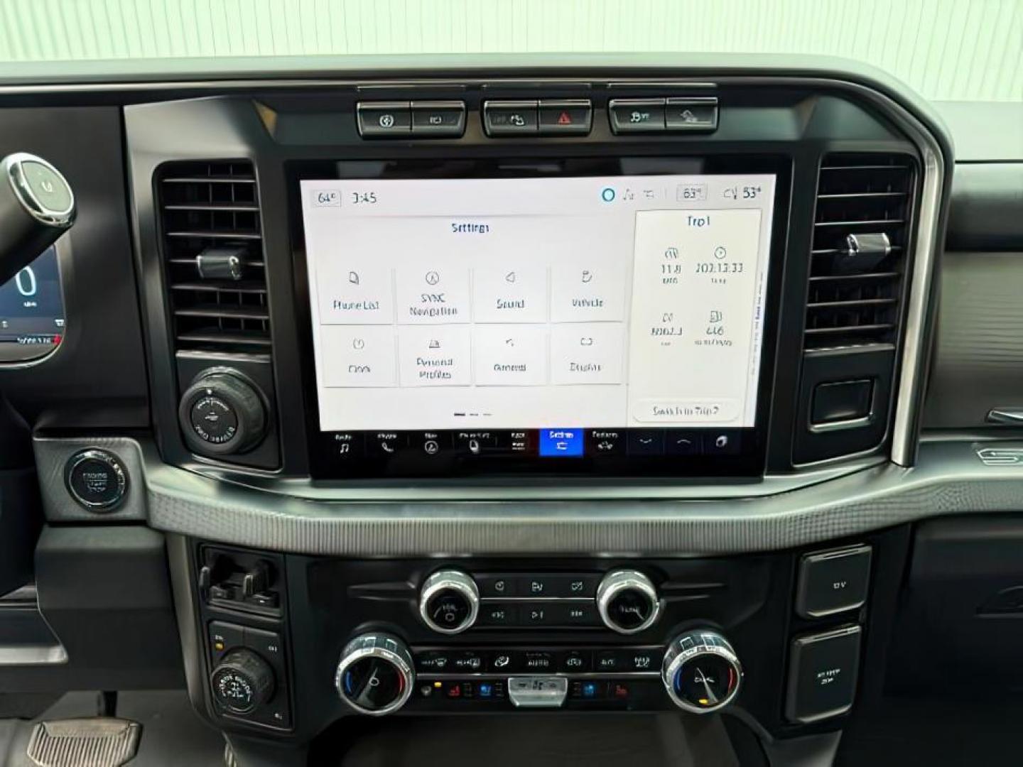 2024 Agate Black Metallic /Black Onyx Ford F-350 (1FT8W3BMXRE) with an Powerstroke 67L V-8 diesel direct injection engine, Automatic transmission, located at 1175 N Woodruff Ave, Idaho Falls, ID, 83401, 43.506901, -111.999657 - At Timberline Auto, finding a great deal on your next vehicle is always easy! Our experienced sales staff's goal is to help find you the right vehicle at the right price! Our knowledgeable finance department has options for almost any credit score. We offer extended service contract options to prote - Photo#16