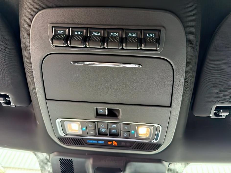 2024 Agate Black Metallic /Black Onyx Ford F-350 PLATINUM/TREMOR (1FT8W3BMXRE) with an Powerstroke 6.7L V-8 diesel direct injection engine, AUTOMATIC transmission, located at 1235 N Woodruff Ave., Idaho Falls, 83401, (208) 523-1053, 43.507172, -112.000488 - At Timberline Auto, finding a great deal on your next vehicle is always easy! Our experienced sales staff's goal is to help find you the right vehicle at the right price! Our knowledgeable finance department has options for almost any credit score. We offer extended service contract options to prote- Photo#20