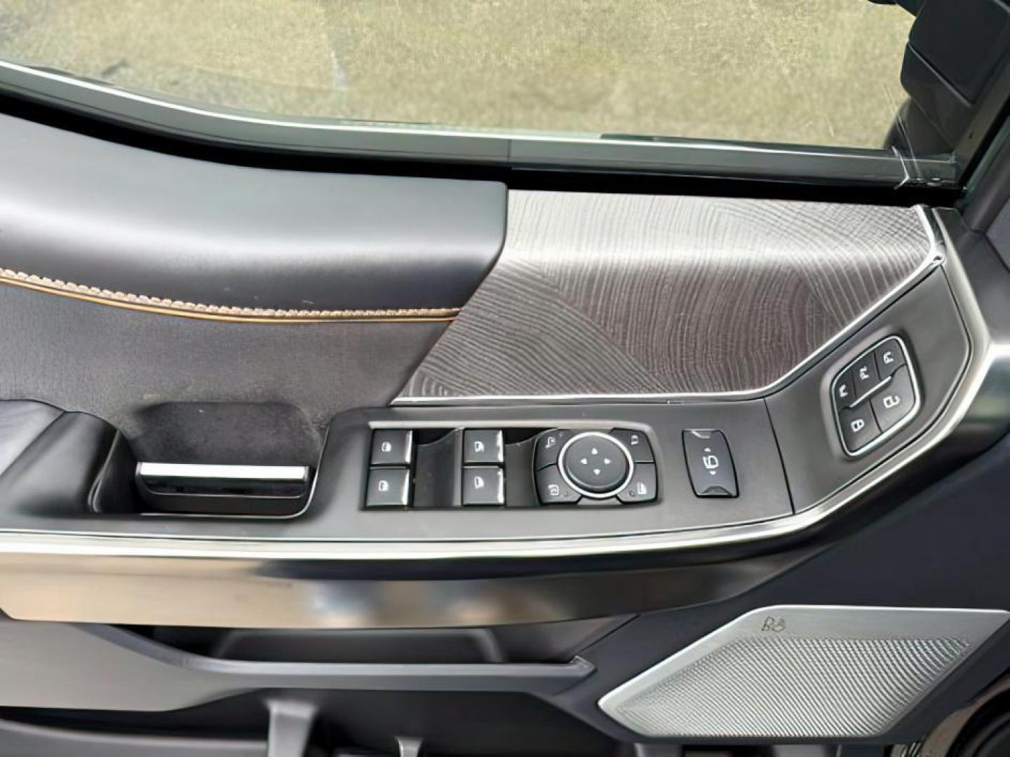 2024 Agate Black Metallic /Black Onyx Ford F-350 (1FT8W3BMXRE) with an Powerstroke 67L V-8 diesel direct injection engine, Automatic transmission, located at 1175 N Woodruff Ave, Idaho Falls, ID, 83401, 43.506901, -111.999657 - At Timberline Auto, finding a great deal on your next vehicle is always easy! Our experienced sales staff's goal is to help find you the right vehicle at the right price! Our knowledgeable finance department has options for almost any credit score. We offer extended service contract options to prote - Photo#23